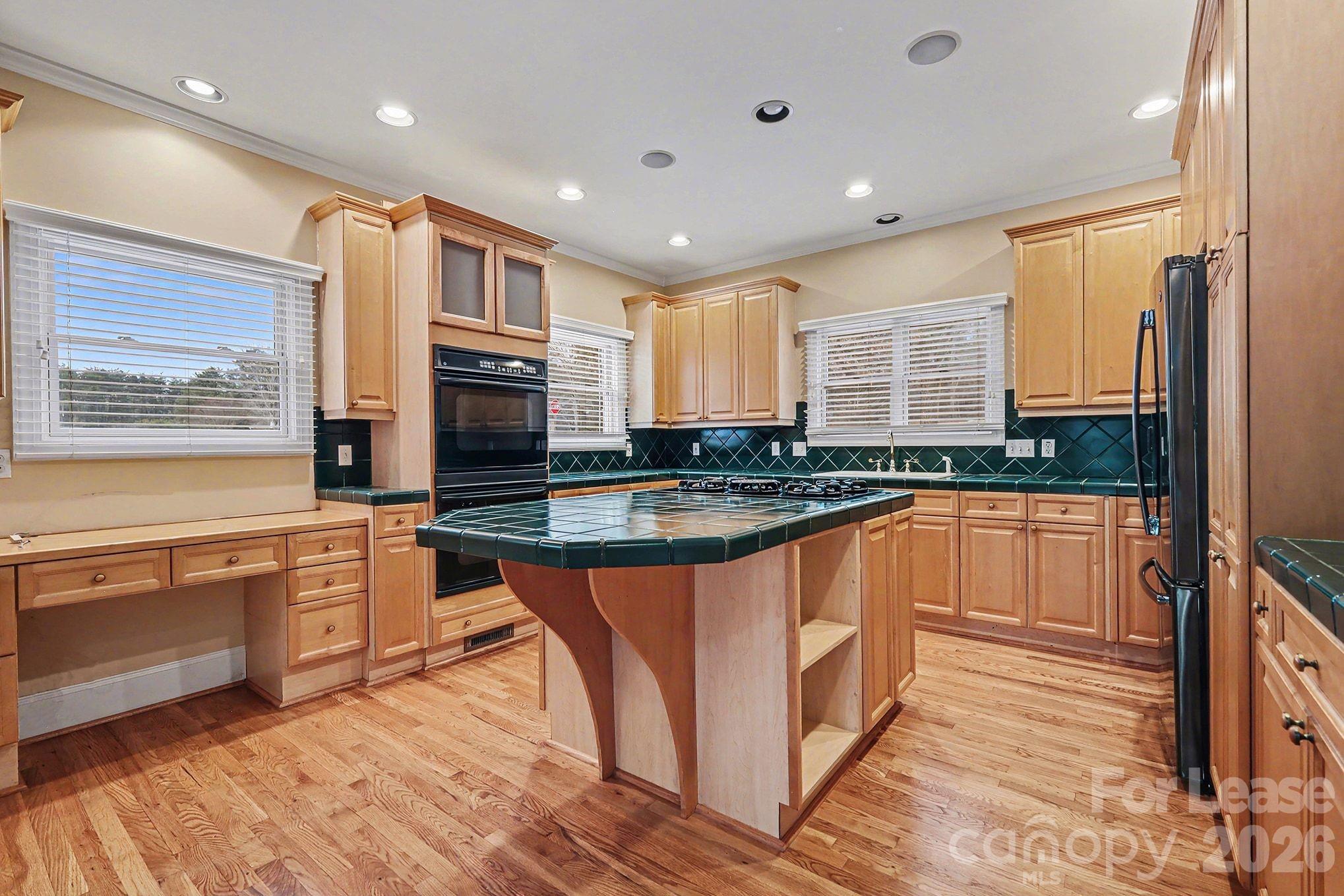 4418674 Property Photo 9