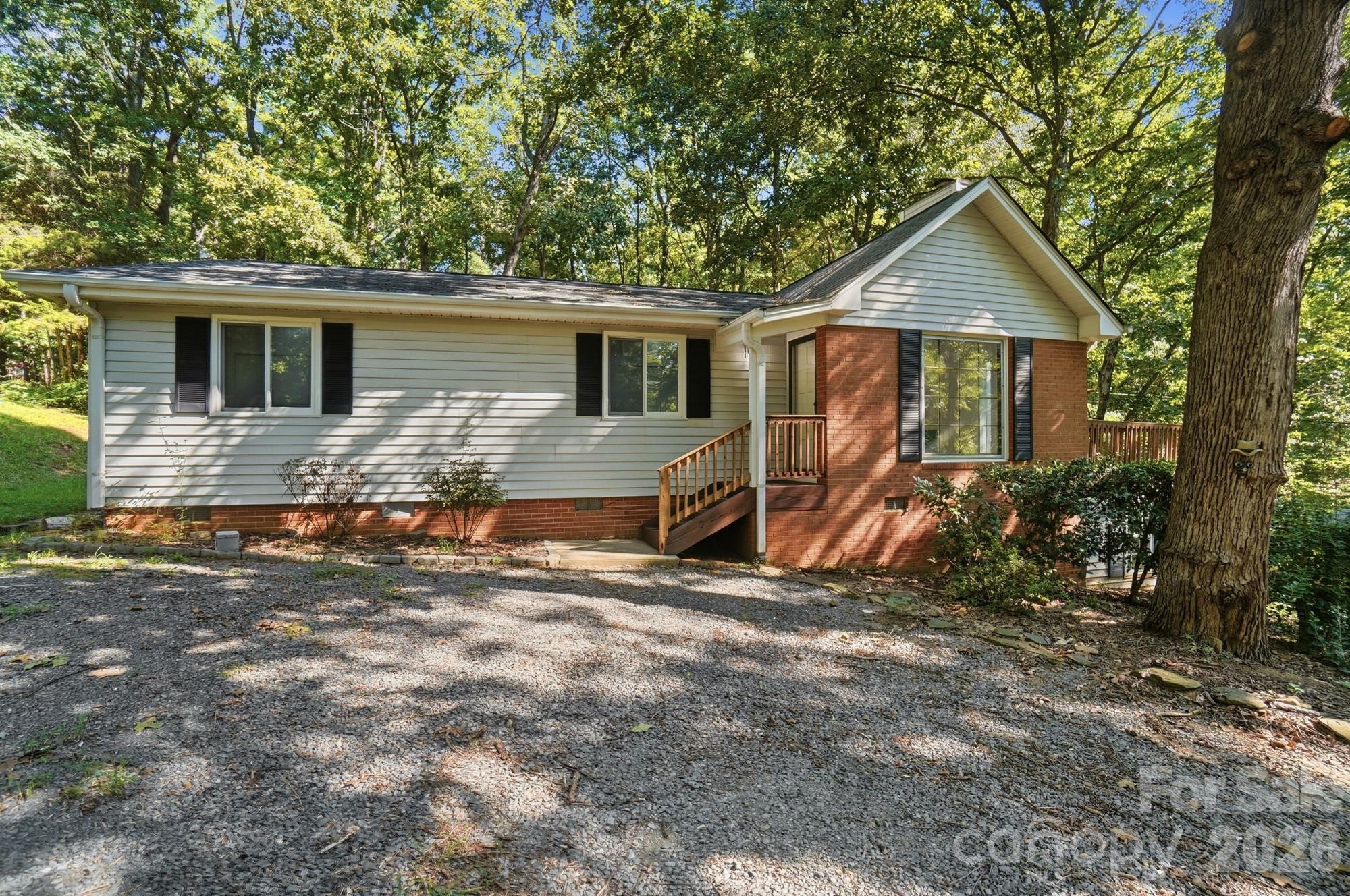 319 Settlement Drive Property Photo 2