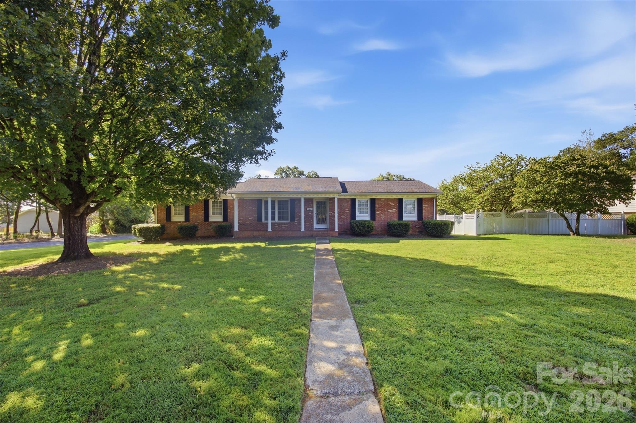 2311 Shaw Avenue Property Photo 2