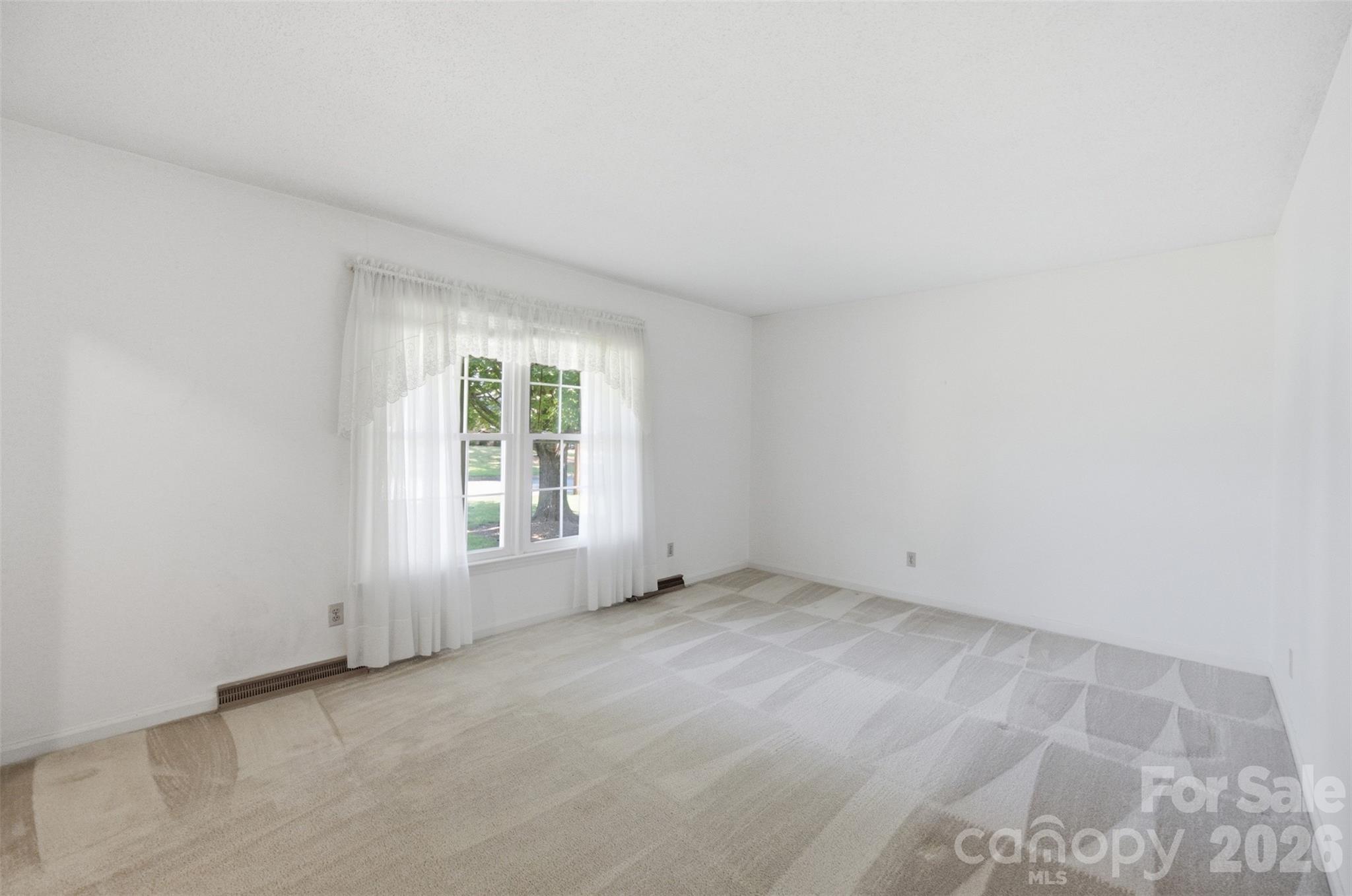 2311 Shaw Avenue Property Photo 4