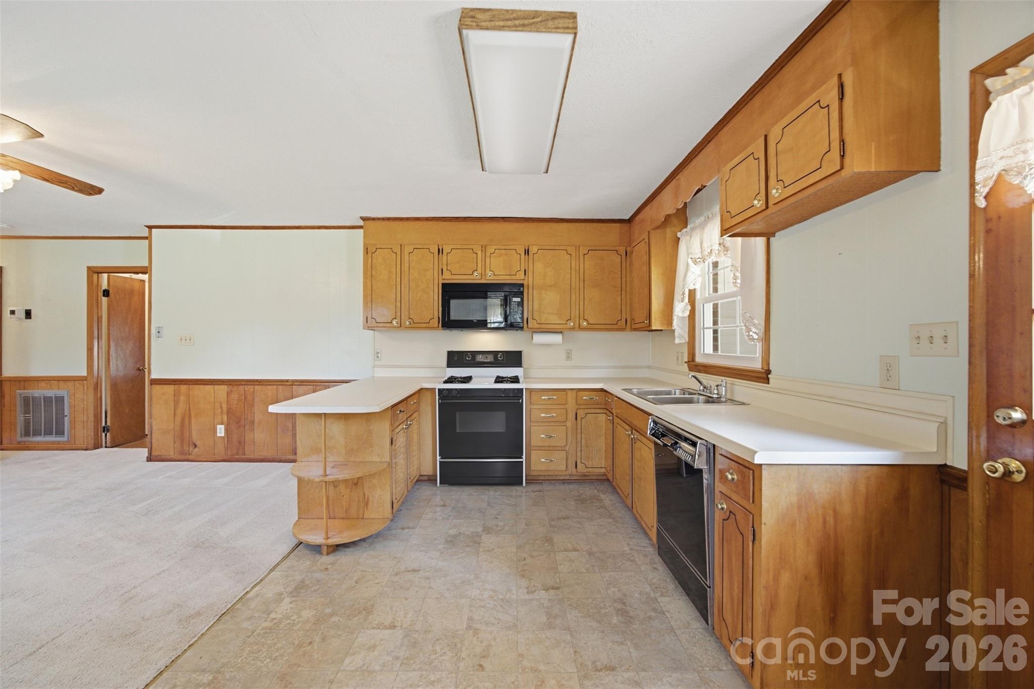 2311 Shaw Avenue Property Photo 7