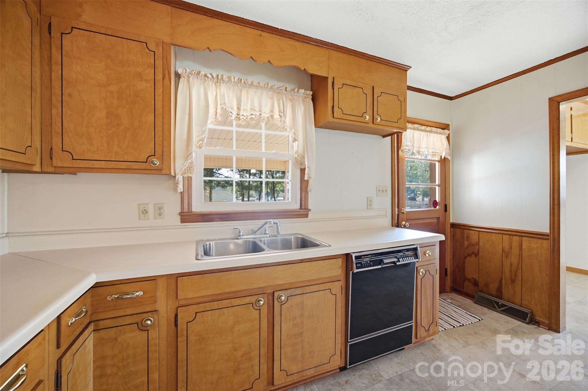 2311 Shaw Avenue Property Photo 9