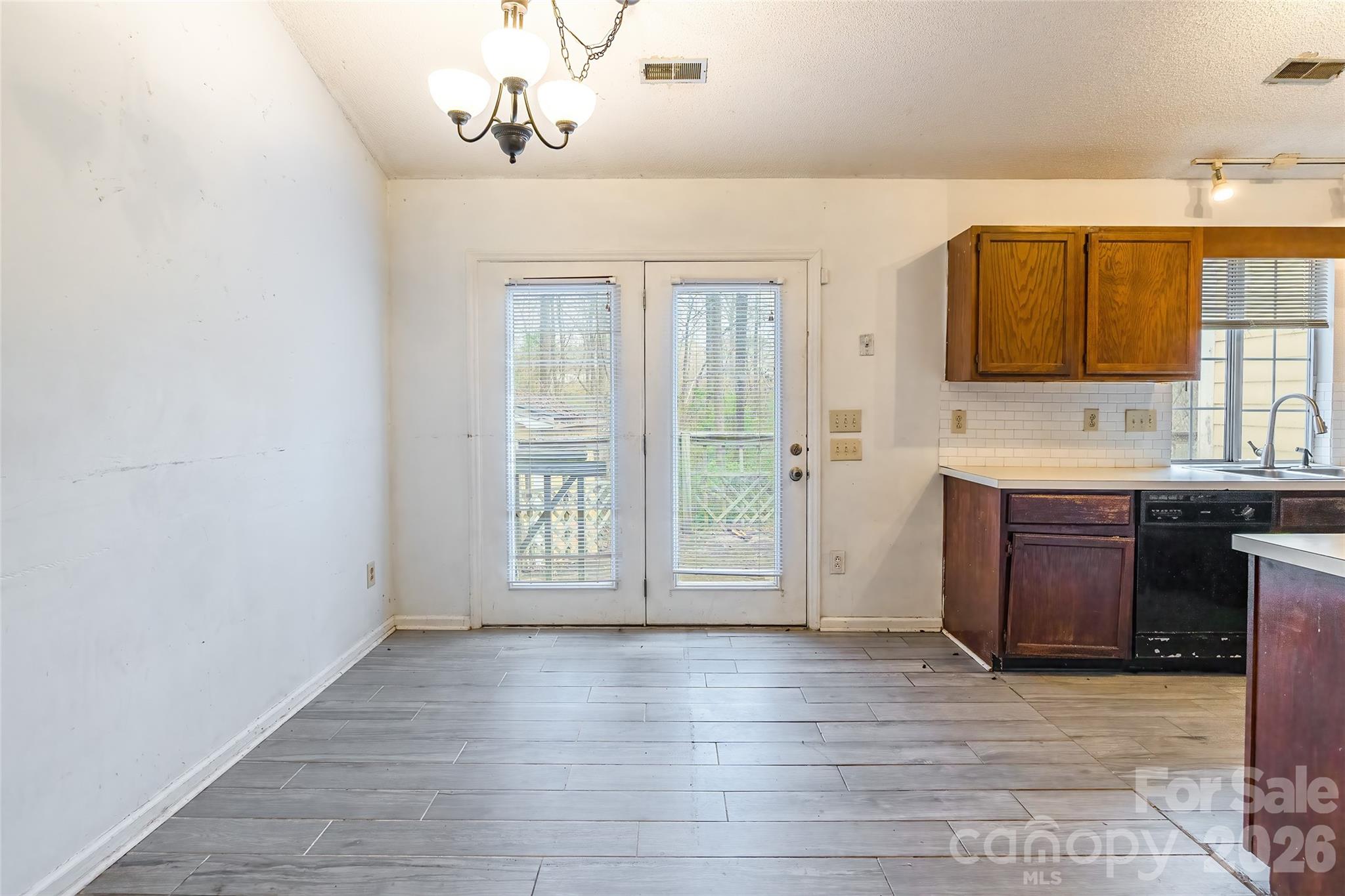 3552 Braewick Place Property Photo 6
