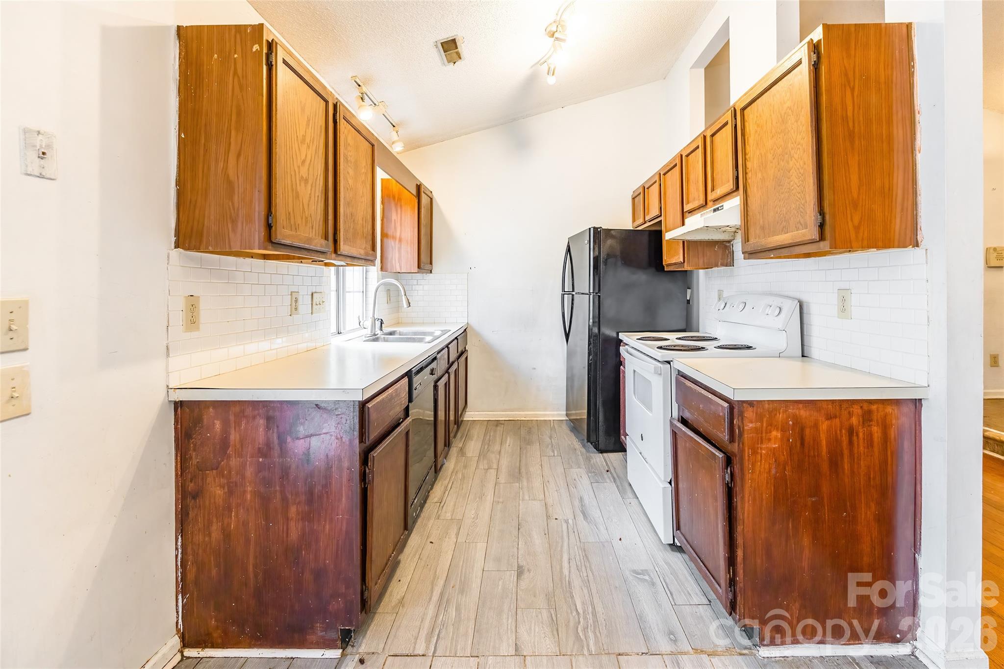 3552 Braewick Place Property Photo 7
