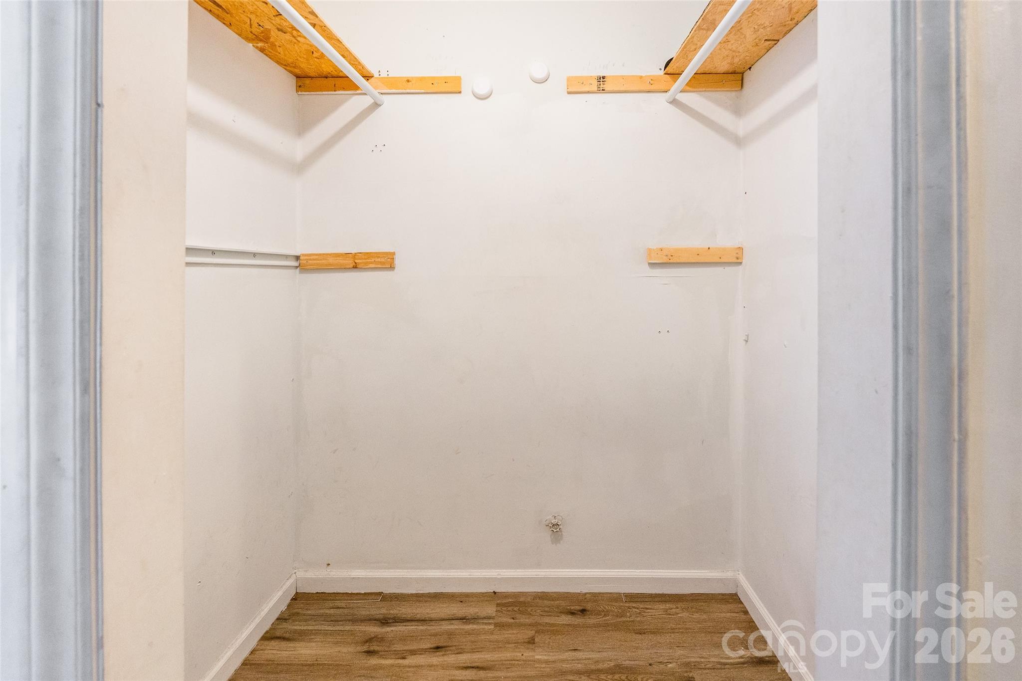 3552 Braewick Place Property Photo 12