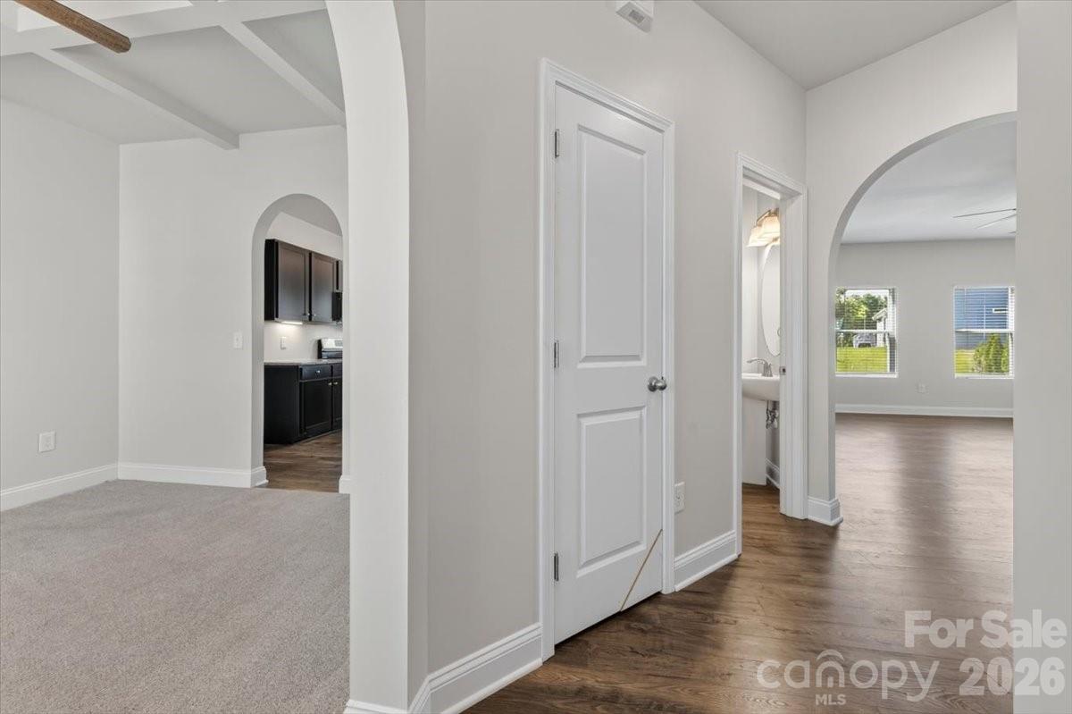 1406 Black Walnut Street Property Photo 6