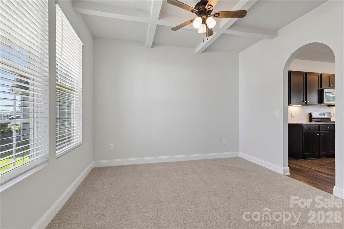1406 Black Walnut Street Property Photo 7