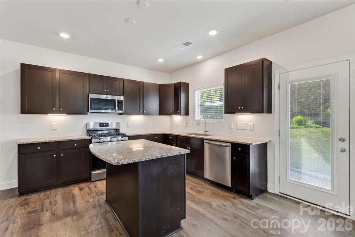 1406 Black Walnut Street Property Photo 11