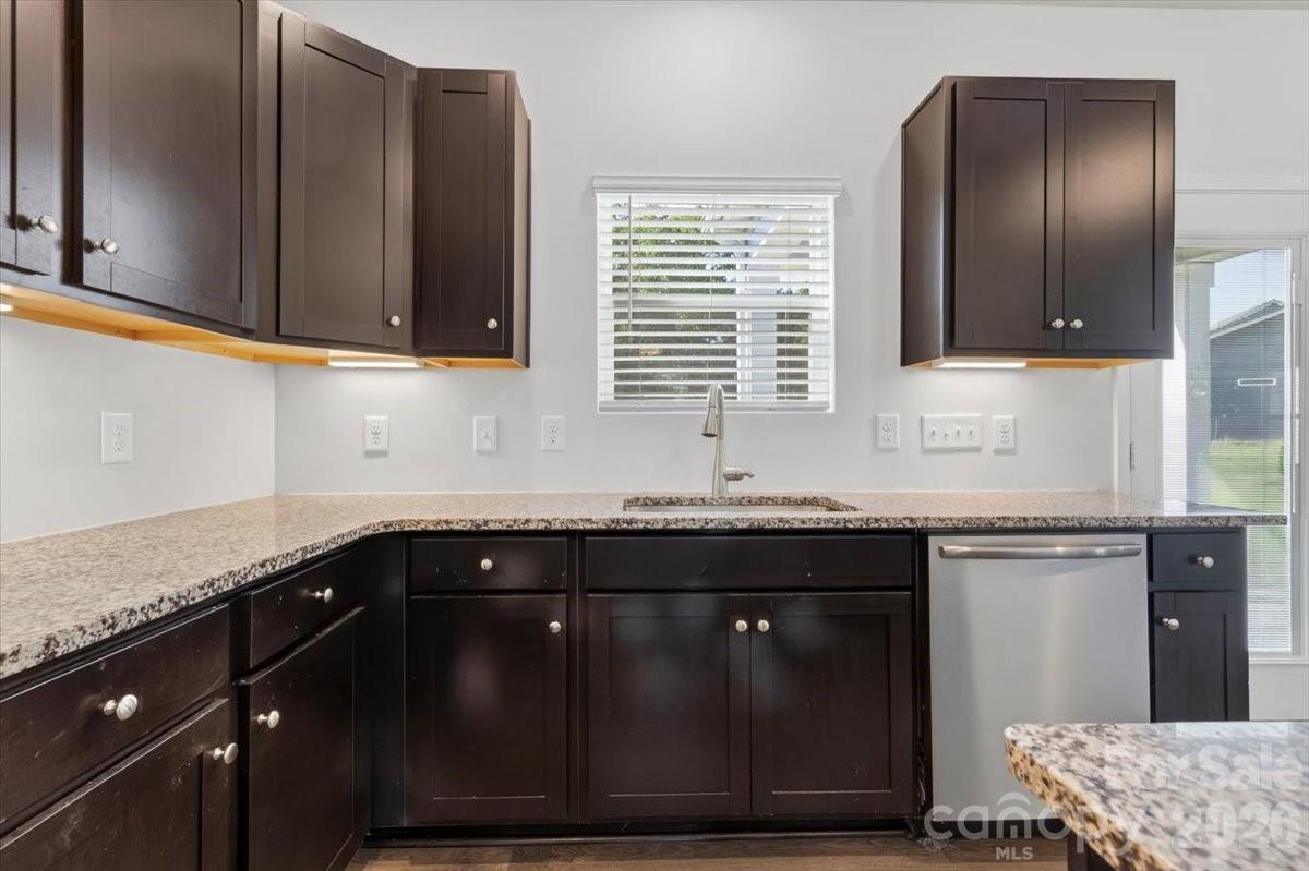 1406 Black Walnut Street Property Photo 12