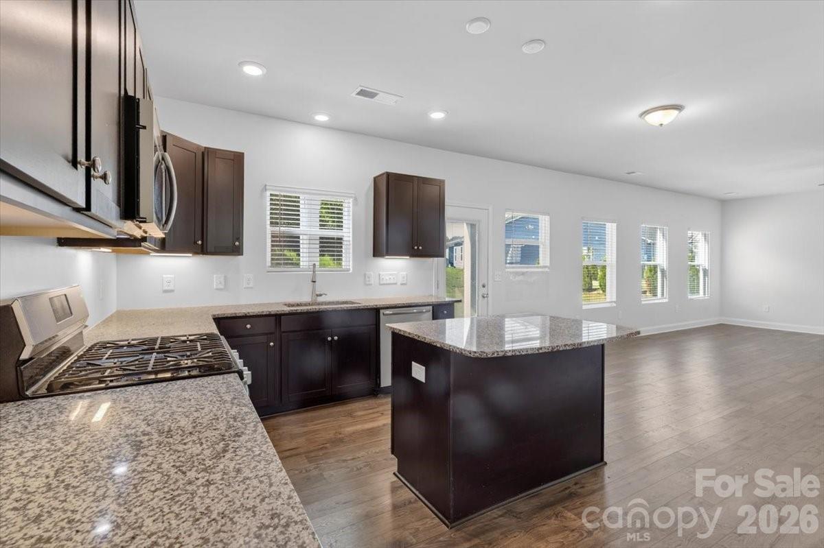 1406 Black Walnut Street Property Photo 13