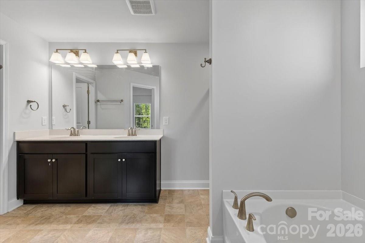 1406 Black Walnut Street Property Photo 17