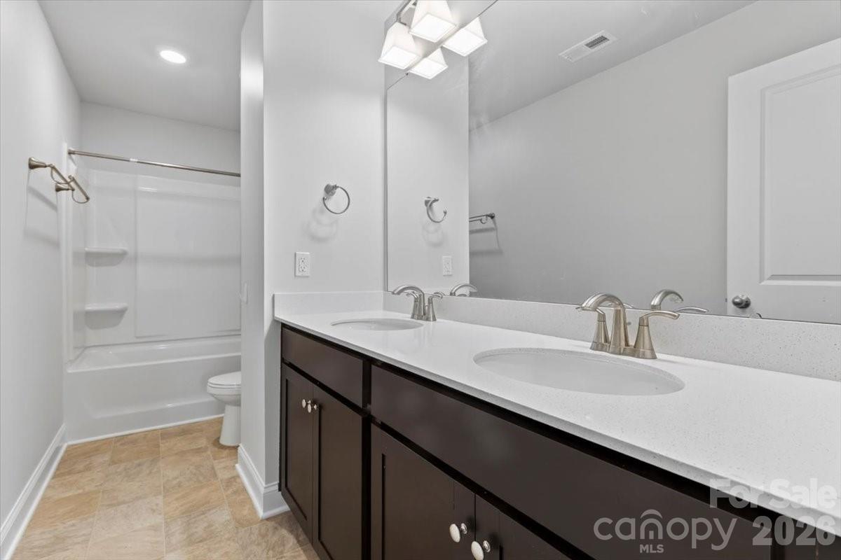 1406 Black Walnut Street Property Photo 18