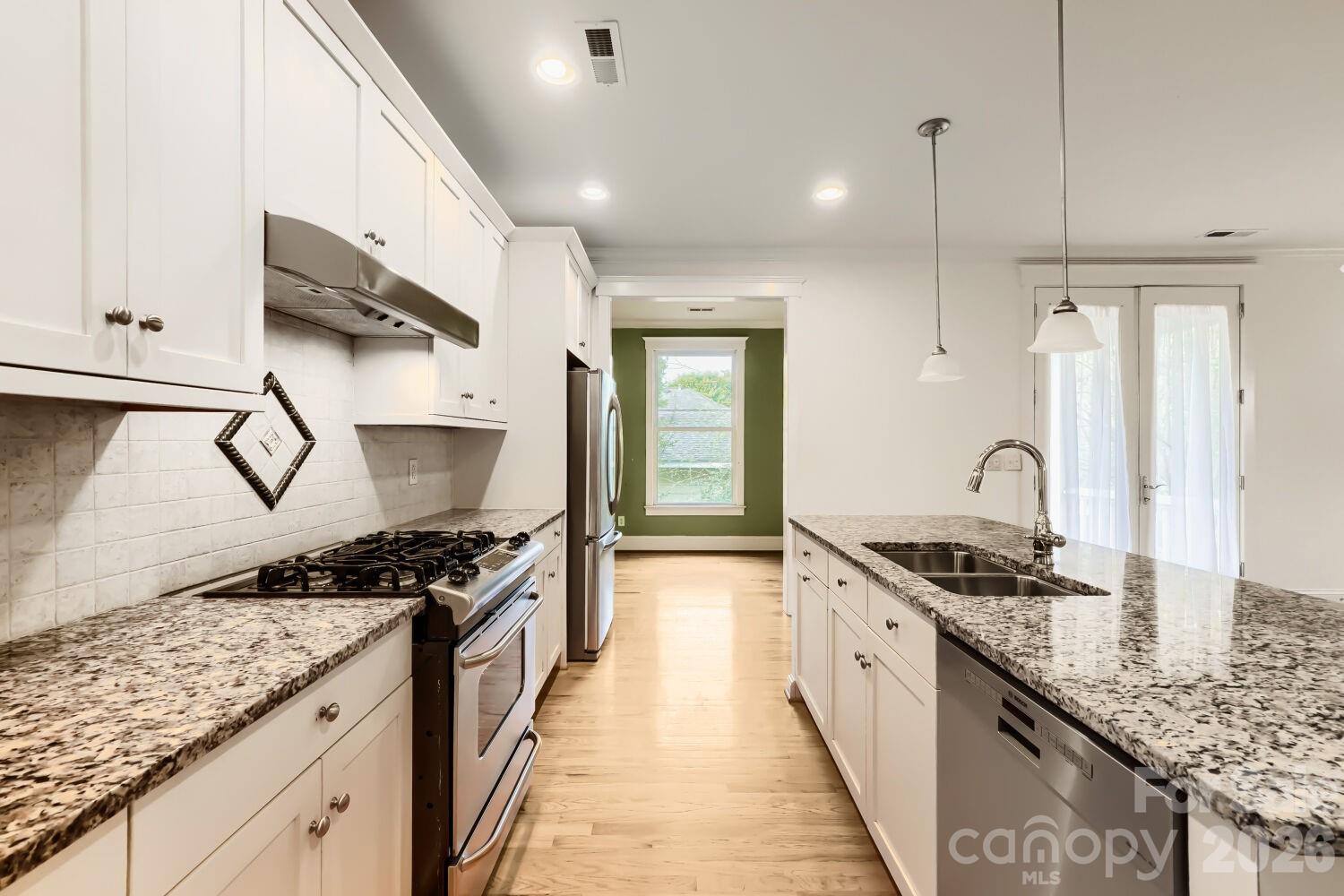1006 Assembly Street Property Photo 4