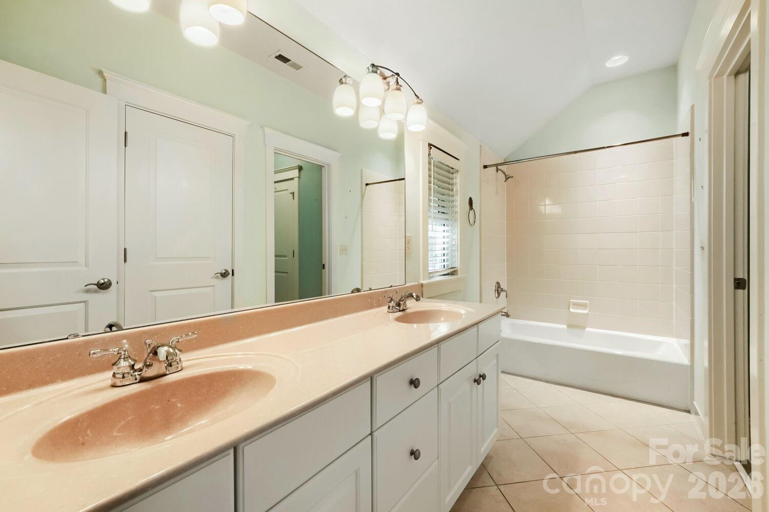 1006 Assembly Street Property Photo 18