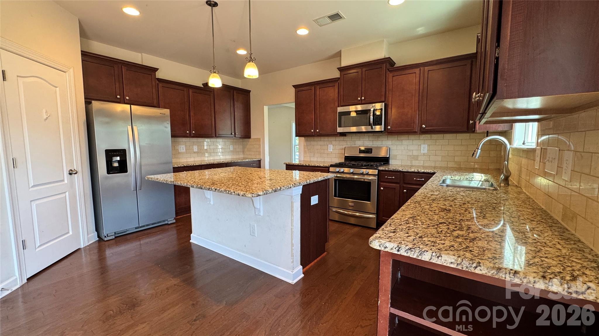 2082 Feldspar Drive Property Photo 2