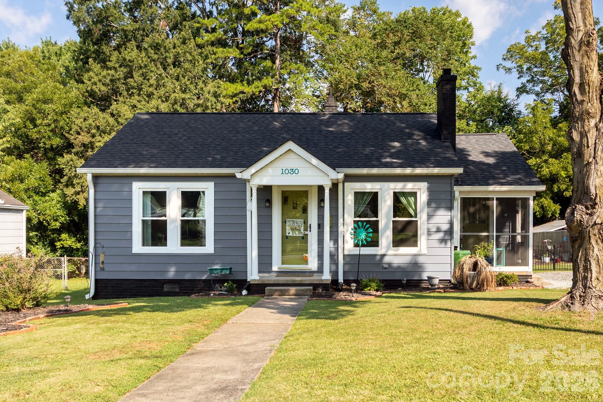 1030 N Jackson Street Property Photo 1