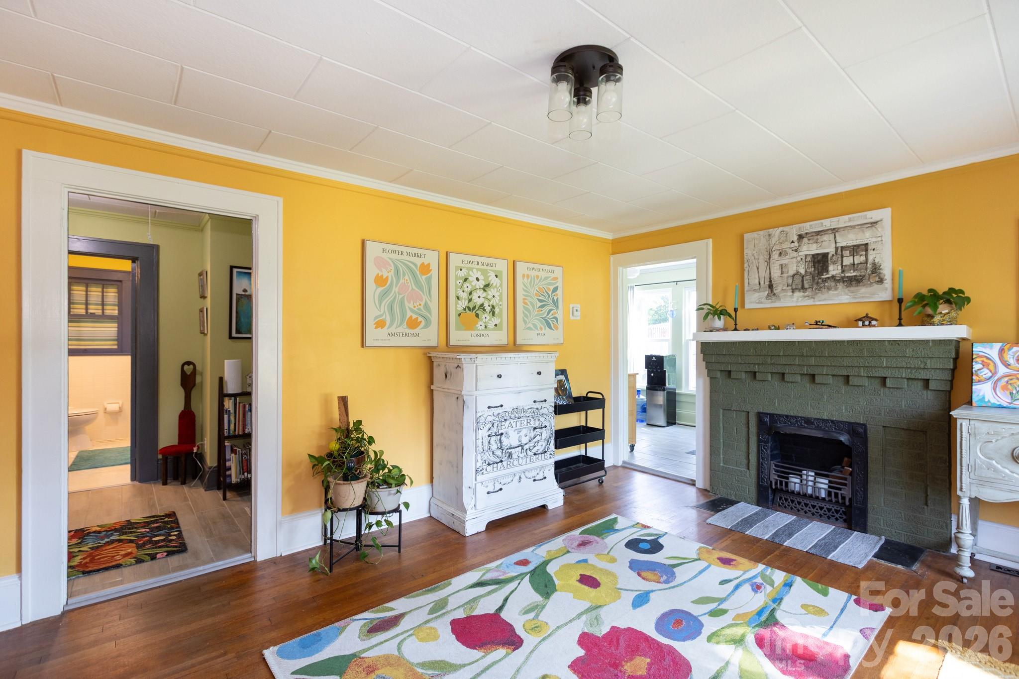 1030 N Jackson Street Property Photo 4