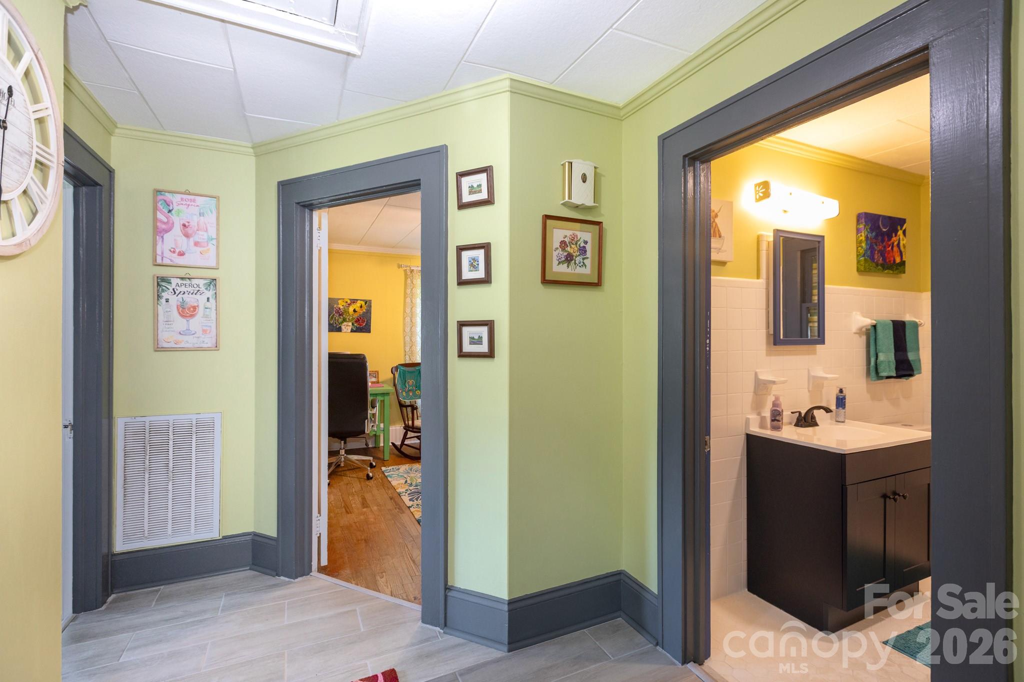 1030 N Jackson Street Property Photo 6