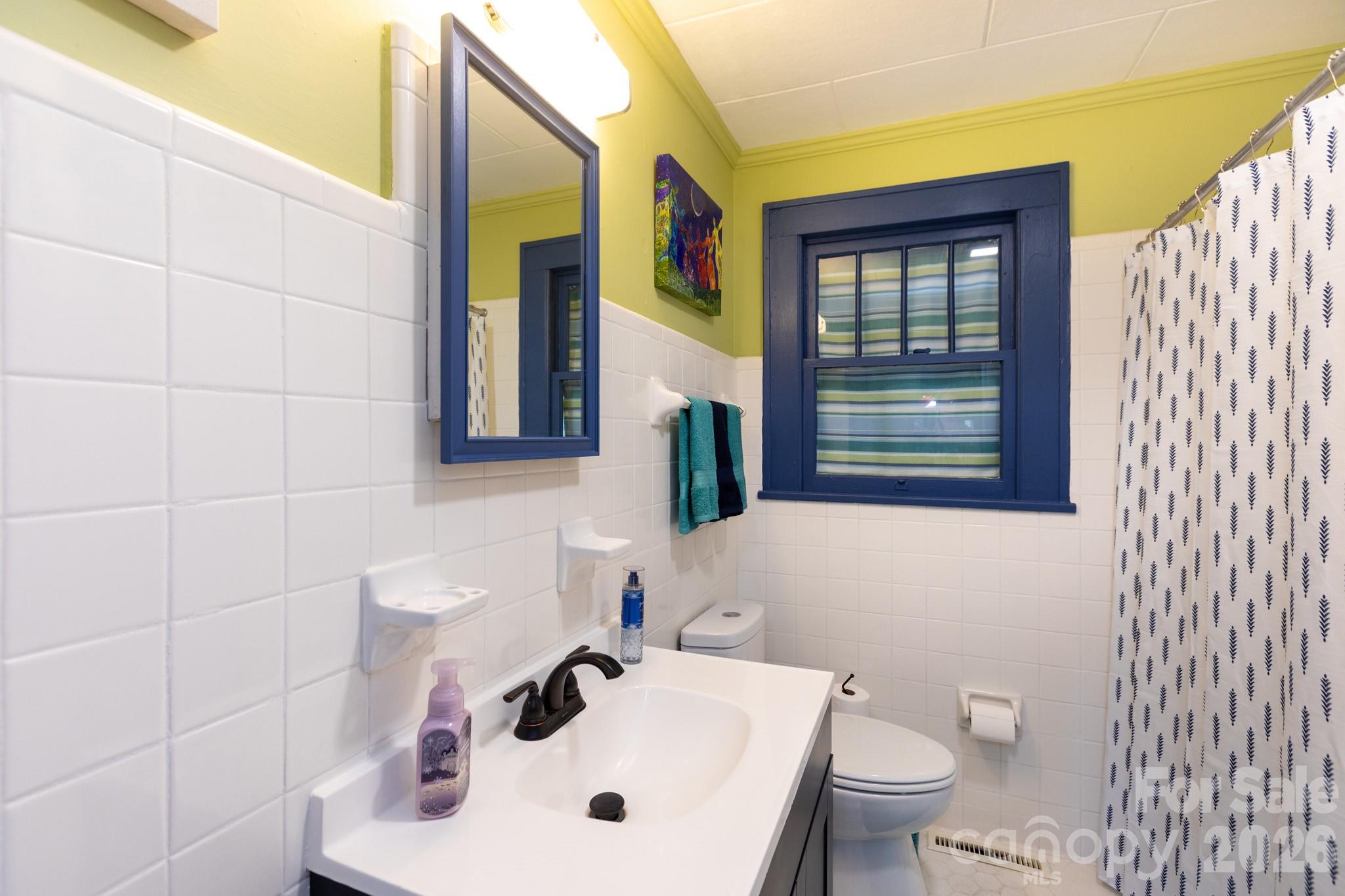1030 N Jackson Street Property Photo 9