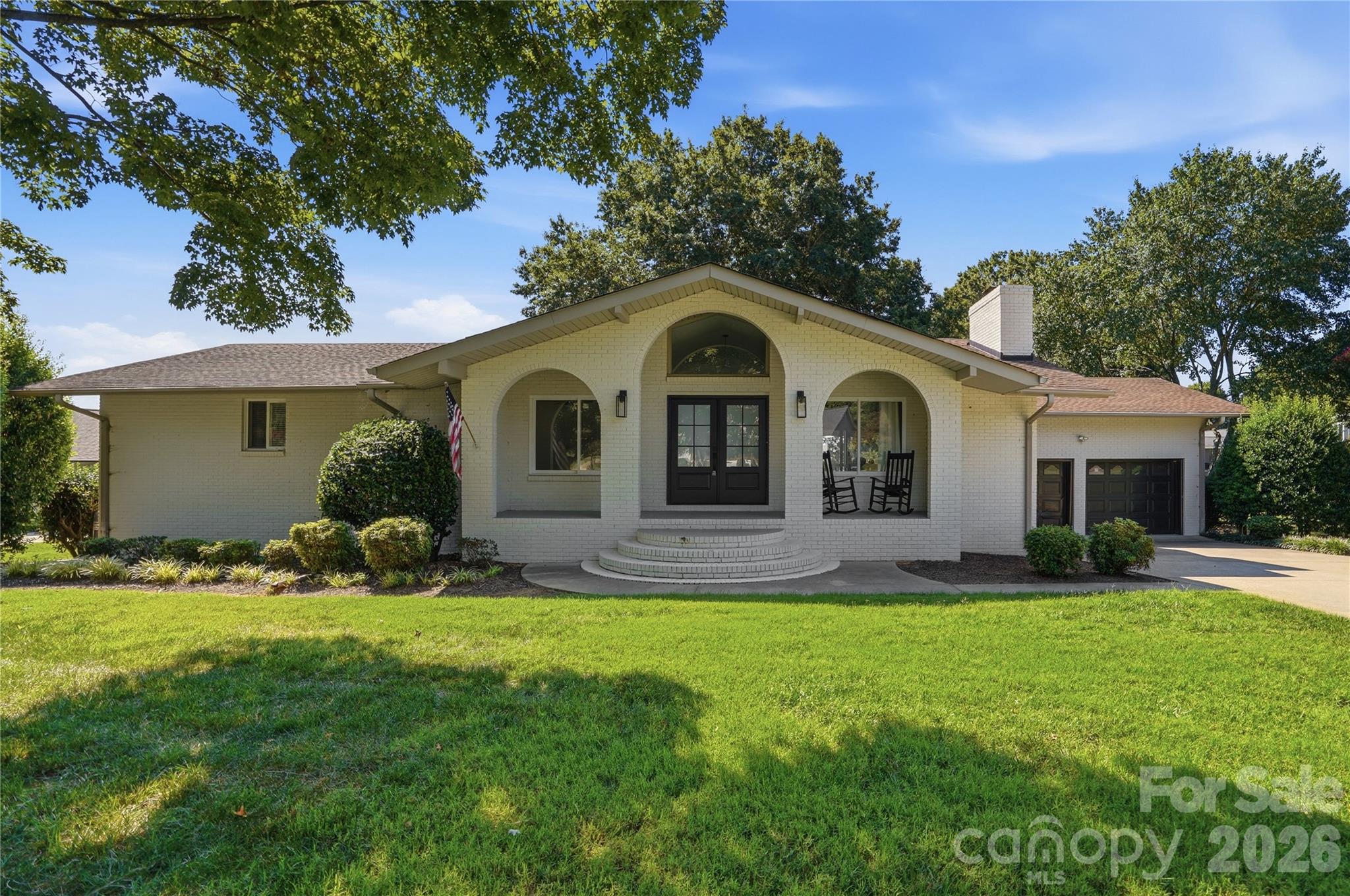 332 Shoreline Loop Property Photo 1