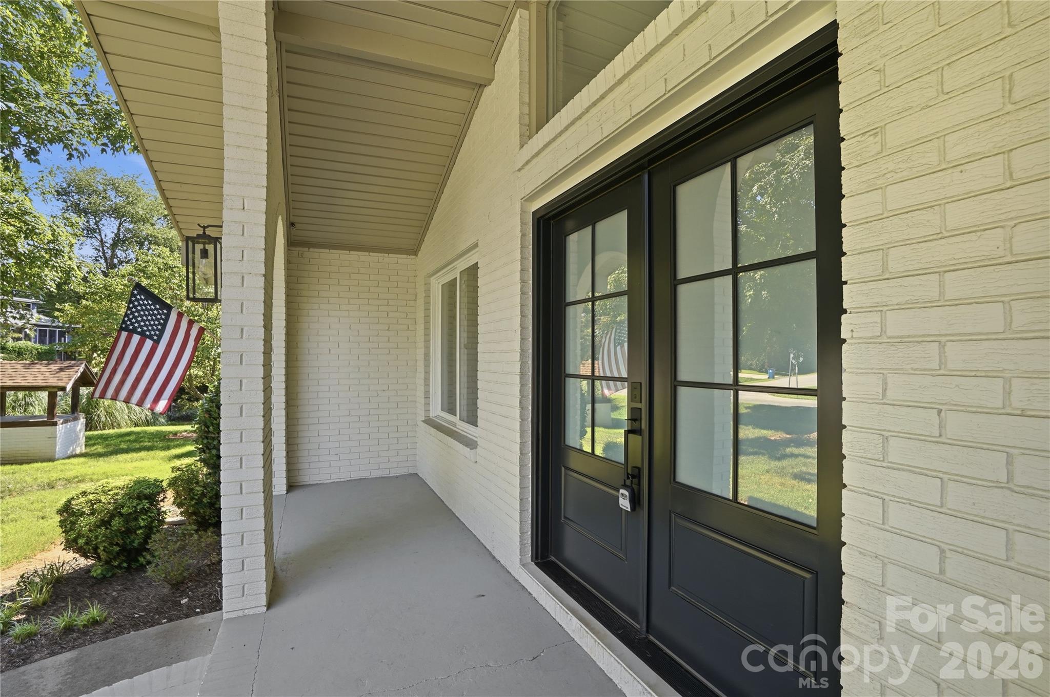 332 Shoreline Loop Property Photo 2