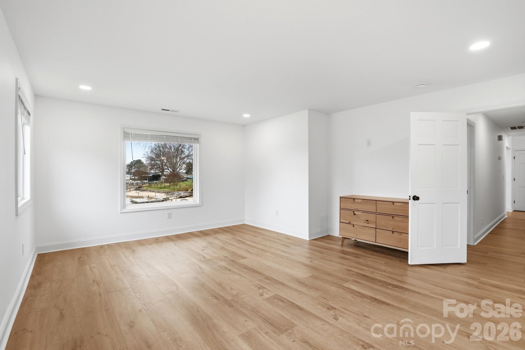 332 Shoreline Loop Property Photo 21