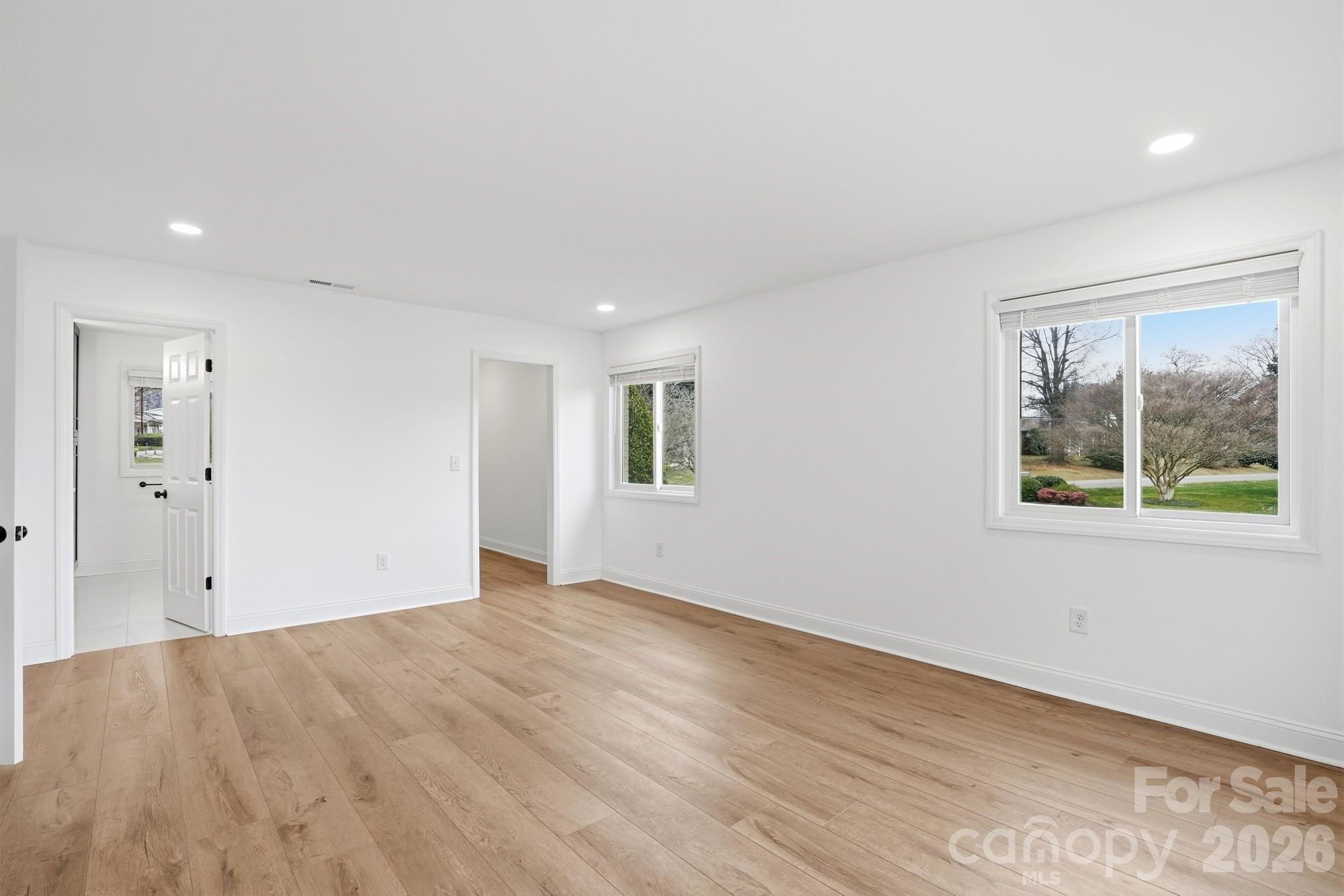 332 Shoreline Loop Property Photo 24