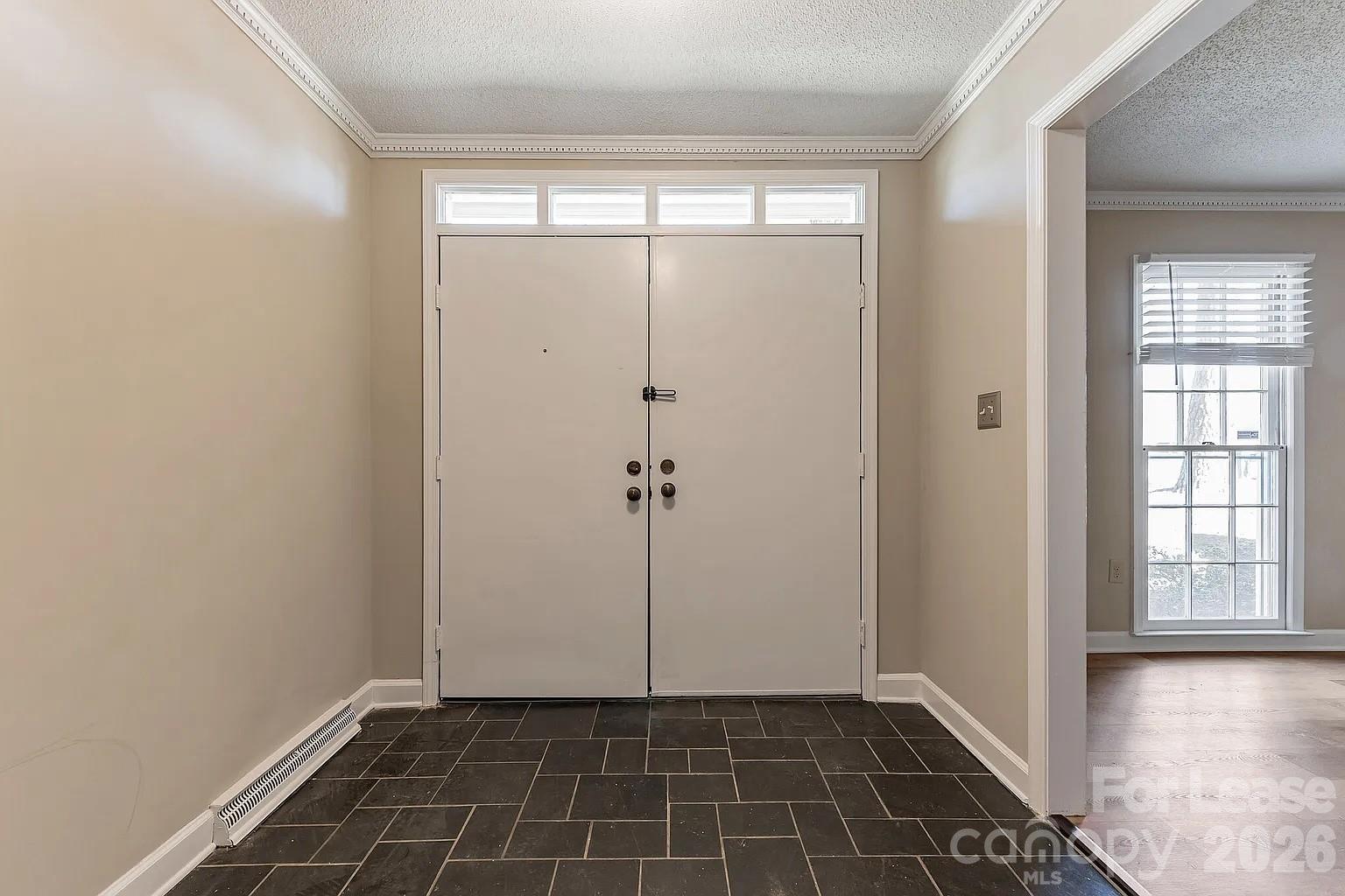 2801 Valencia Terrace Property Photo 2