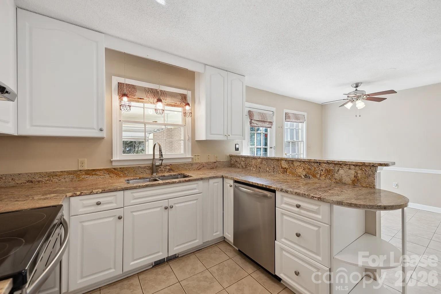 2801 Valencia Terrace Property Photo 6