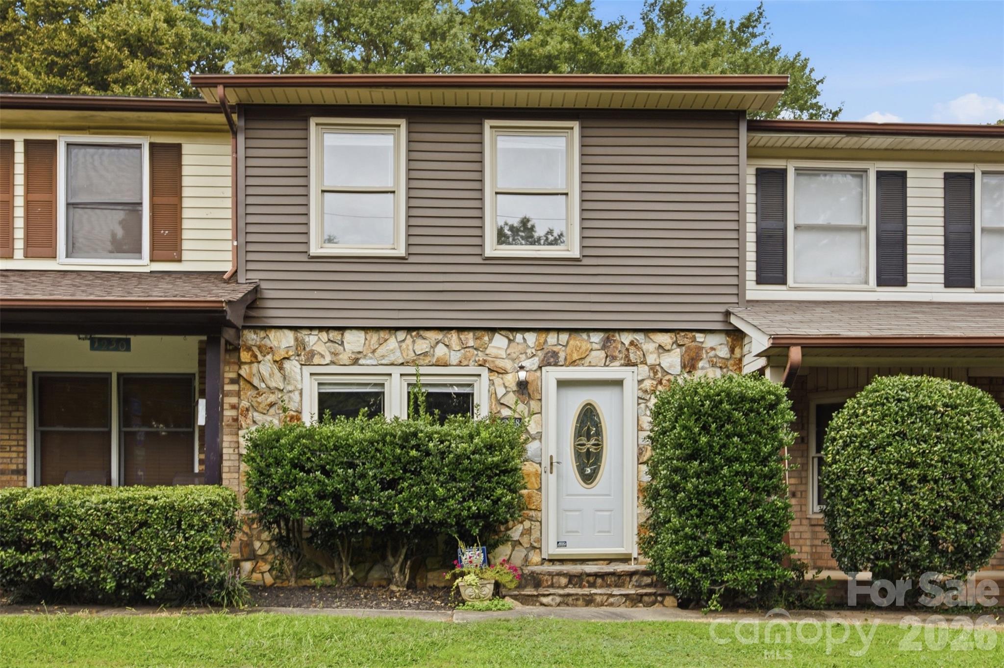 1228 Oakwood Avenue B Property Photo 2