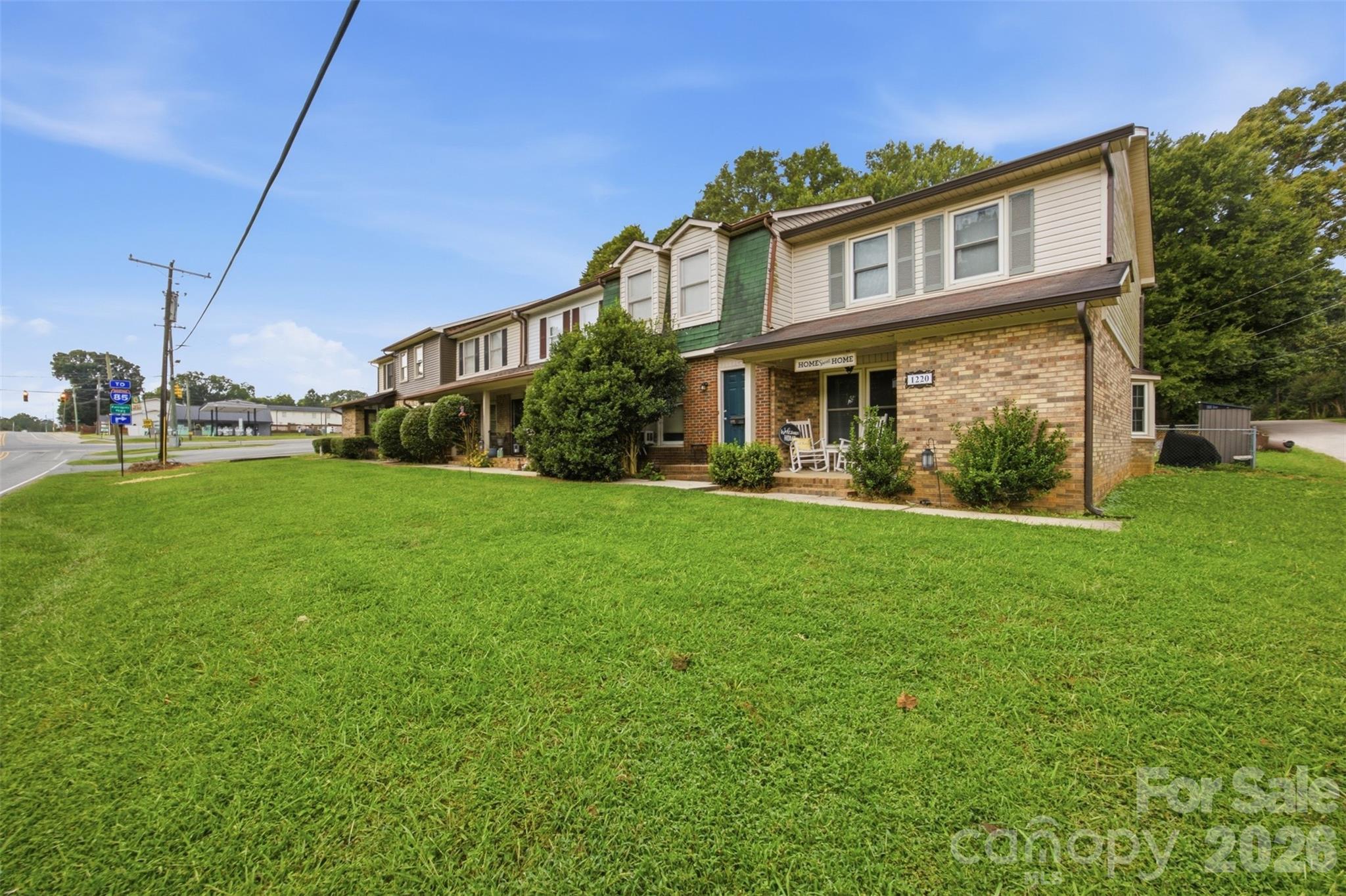 1228 Oakwood Avenue B Property Photo 3