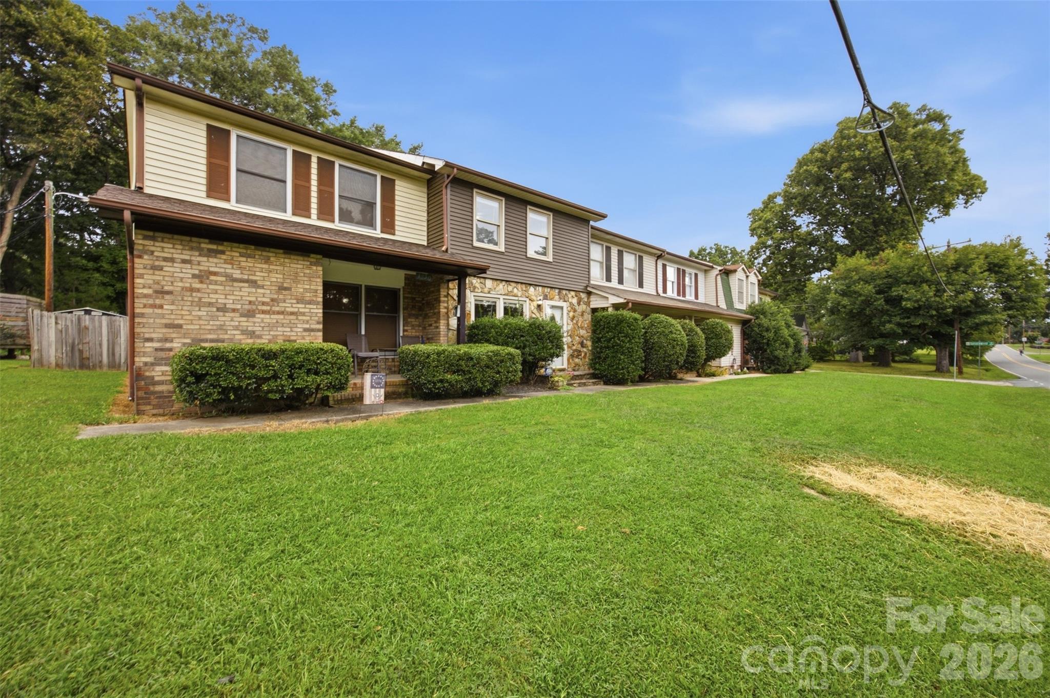 1228 Oakwood Avenue B Property Photo 4