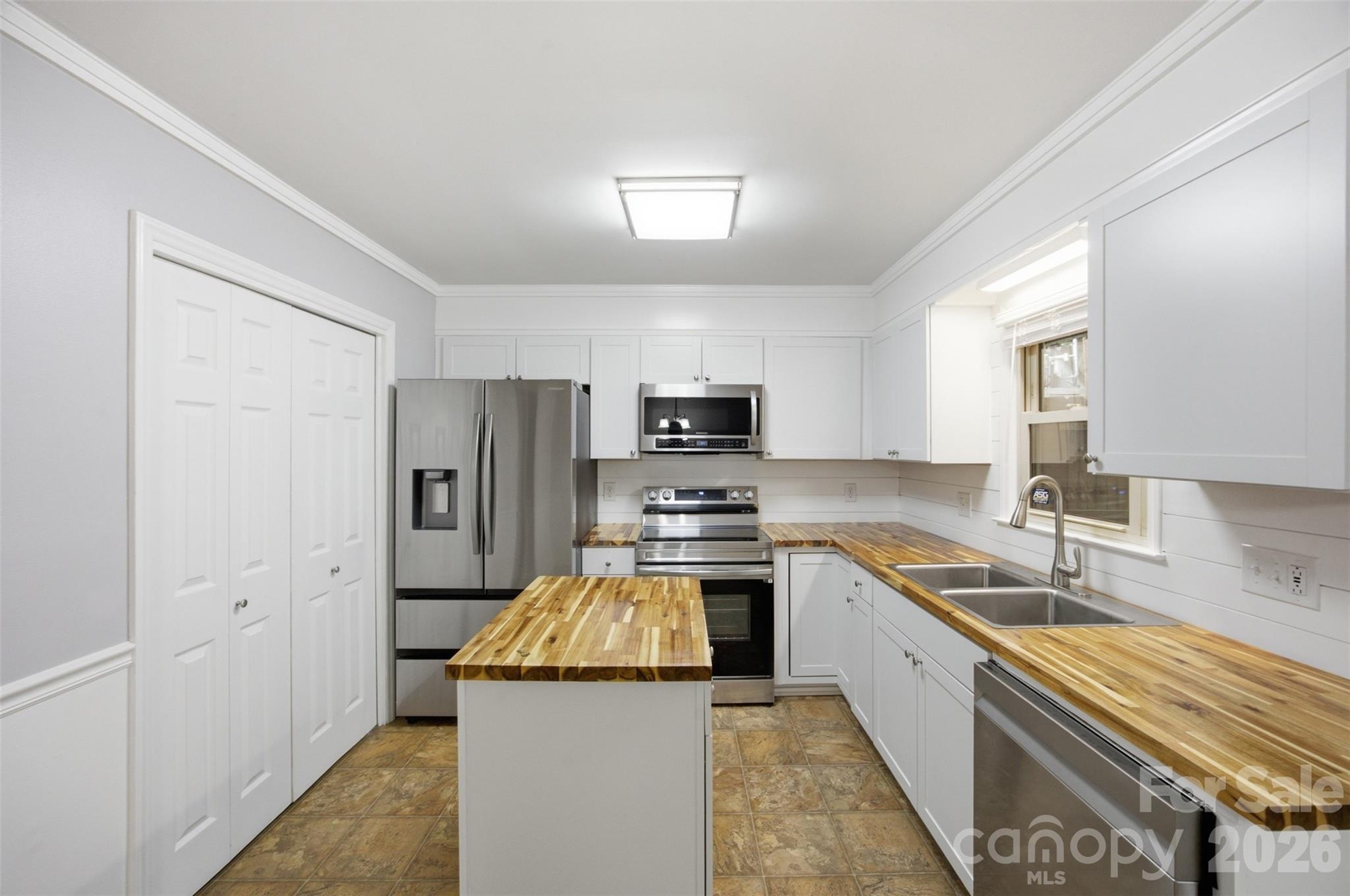 1228 Oakwood Avenue B Property Photo 10