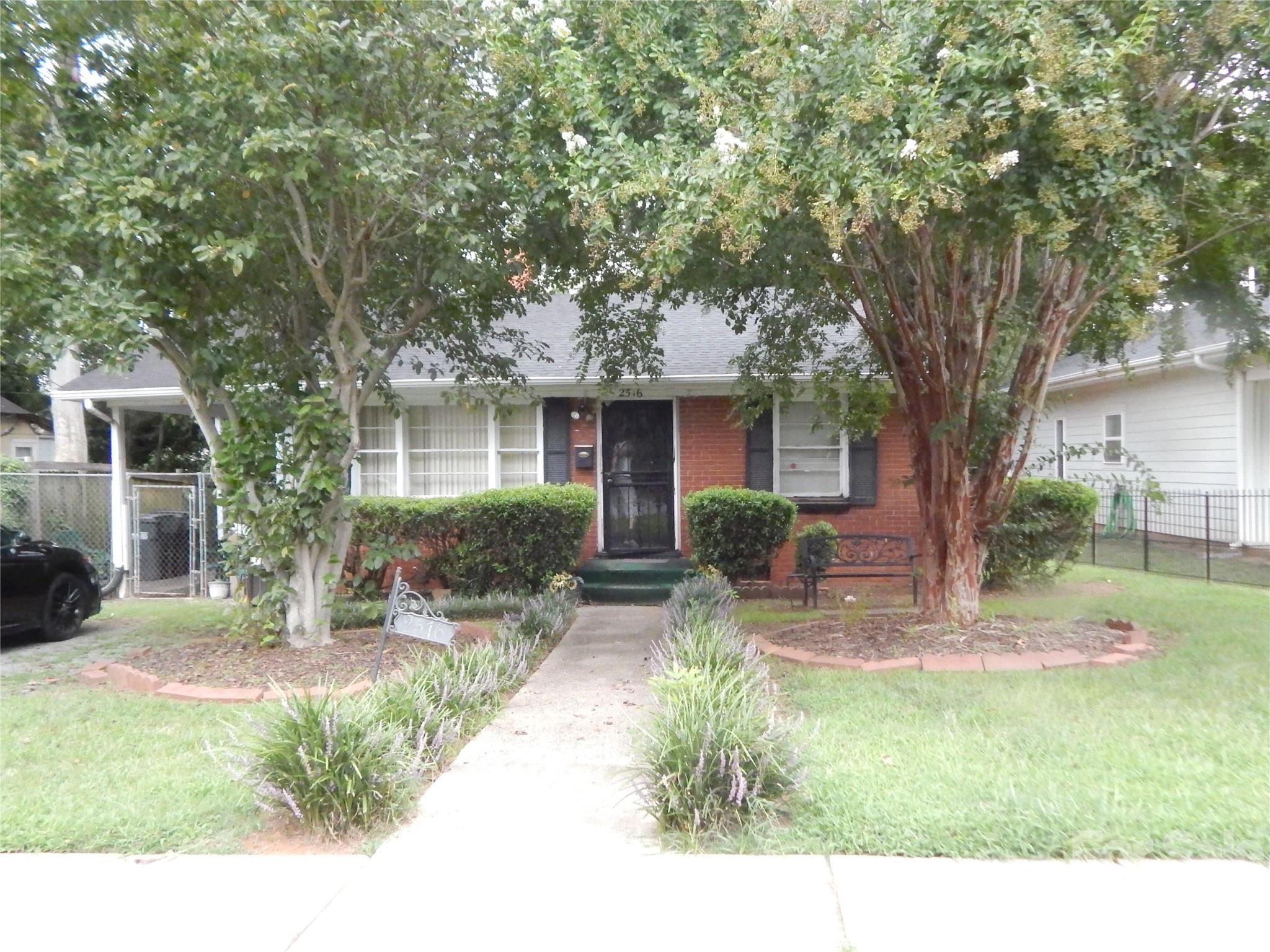 2516 Booker Avenue Property Photo 1