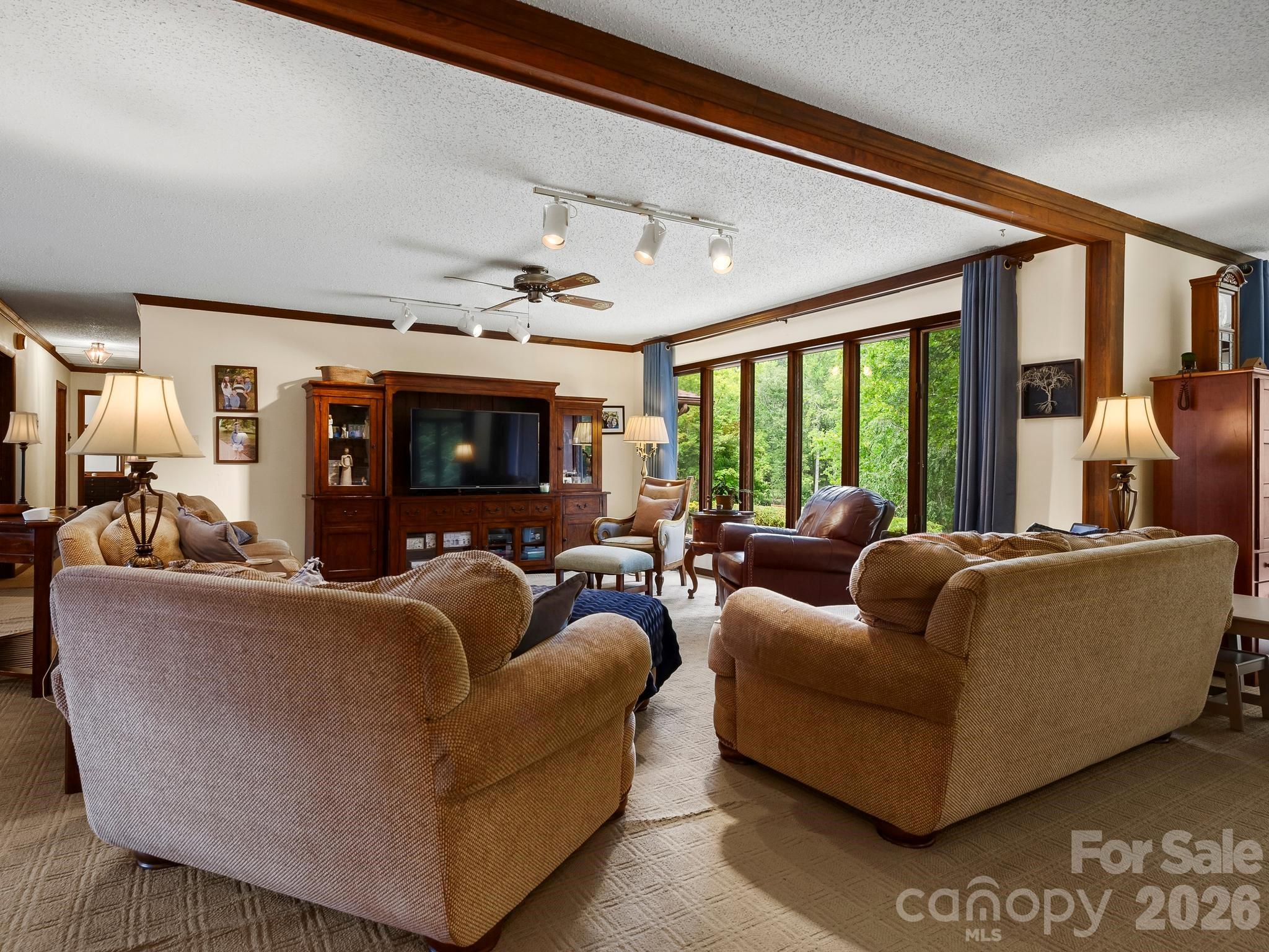 343 White Pine Drive Property Photo 4