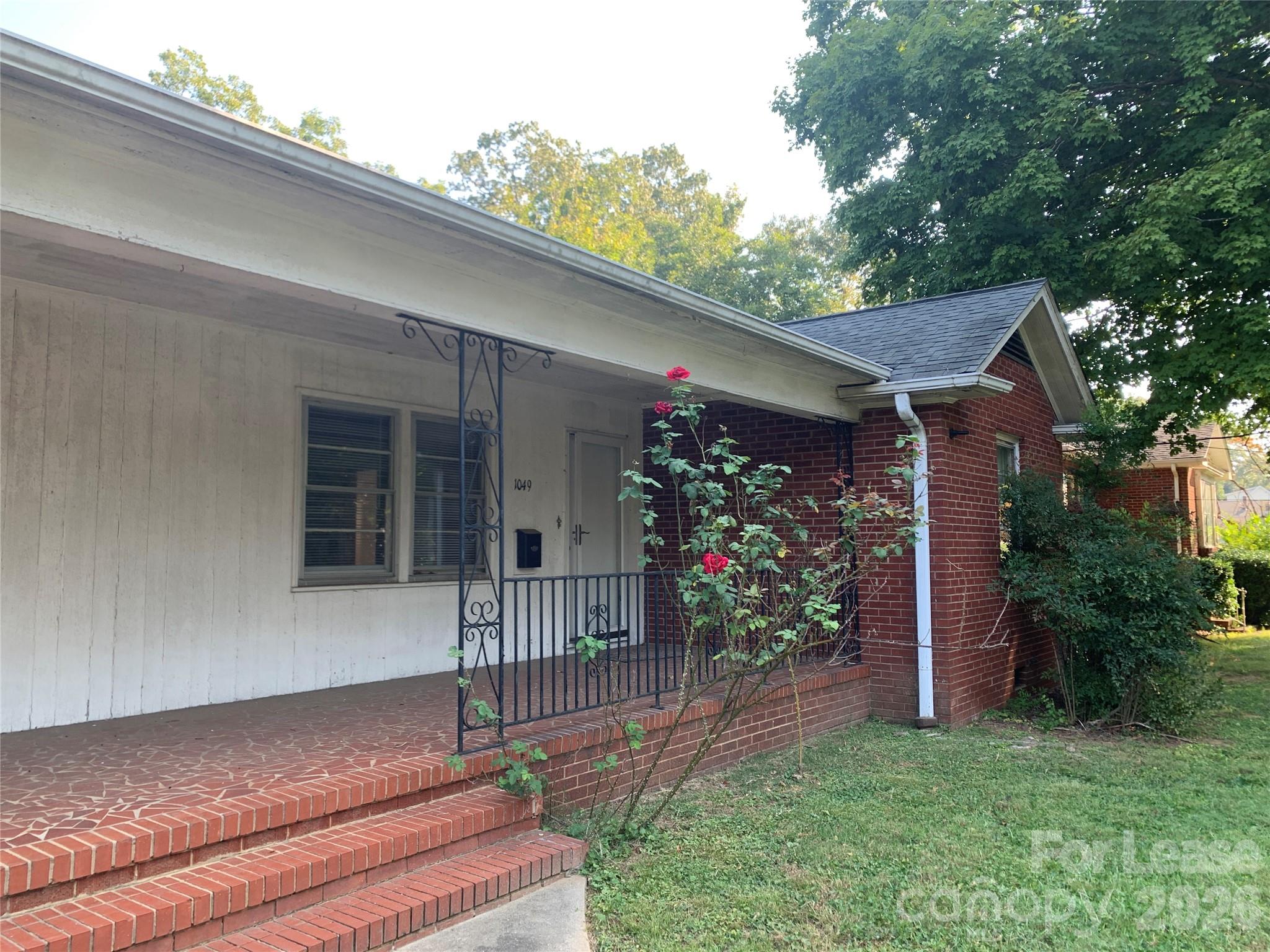 1049 E Main Street Property Photo 2