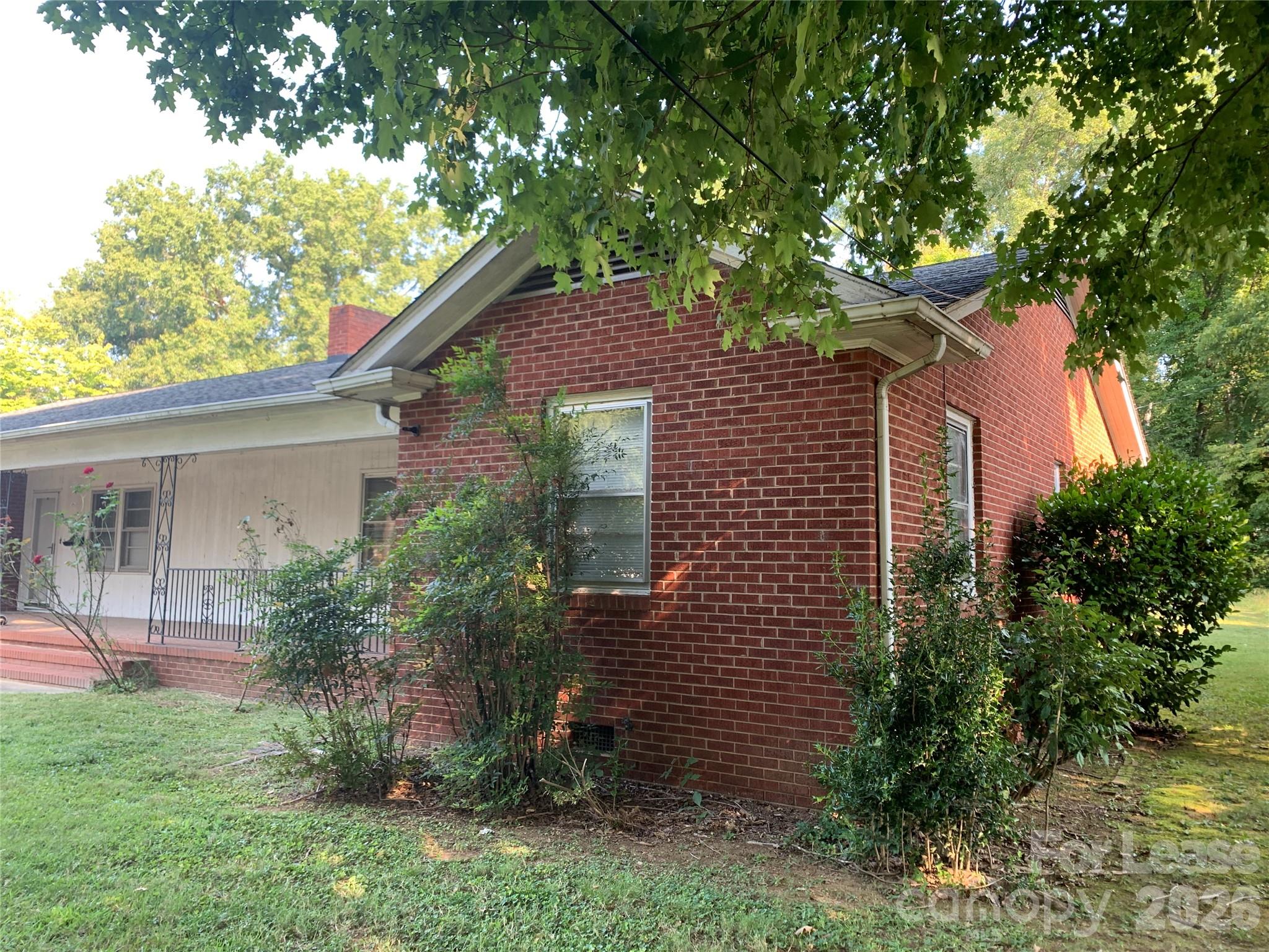 1049 E Main Street Property Photo 3