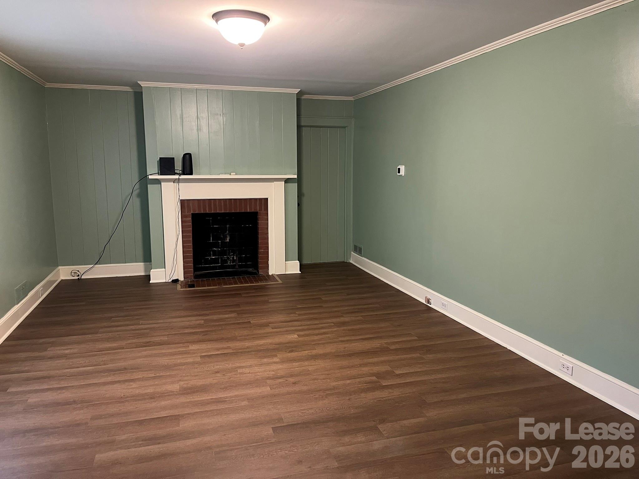 1049 E Main Street Property Photo 4