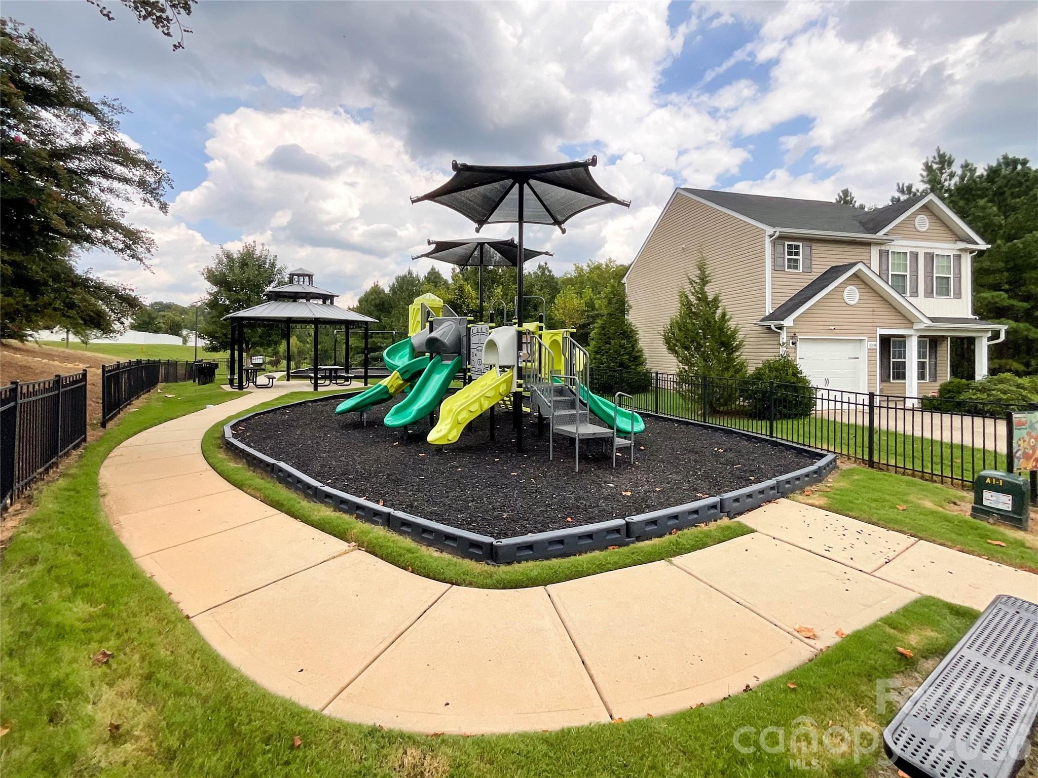 3005 Chatuge Court Property Photo 35