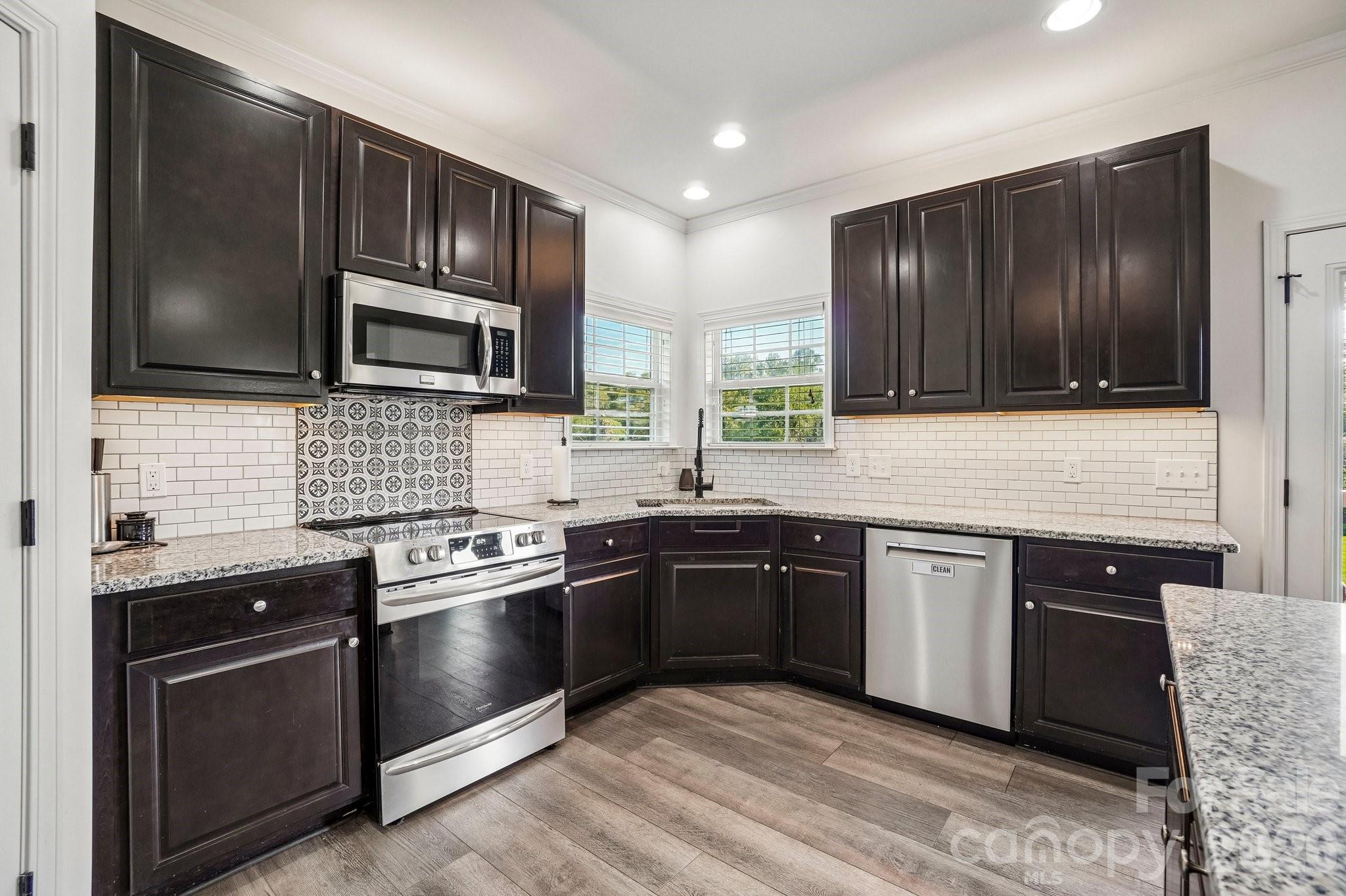 19 Glen Coe Drive Property Photo 9