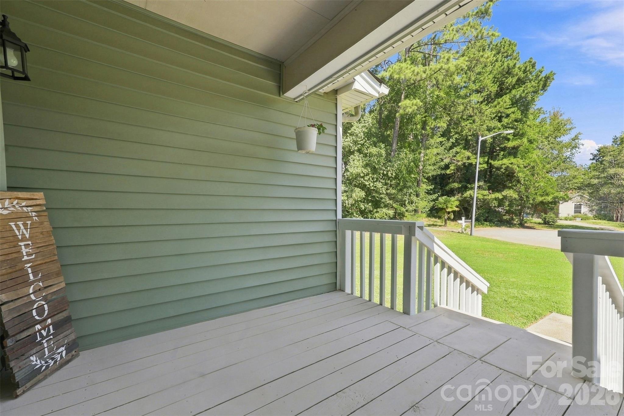 1405 Woodlark Place Property Photo 3