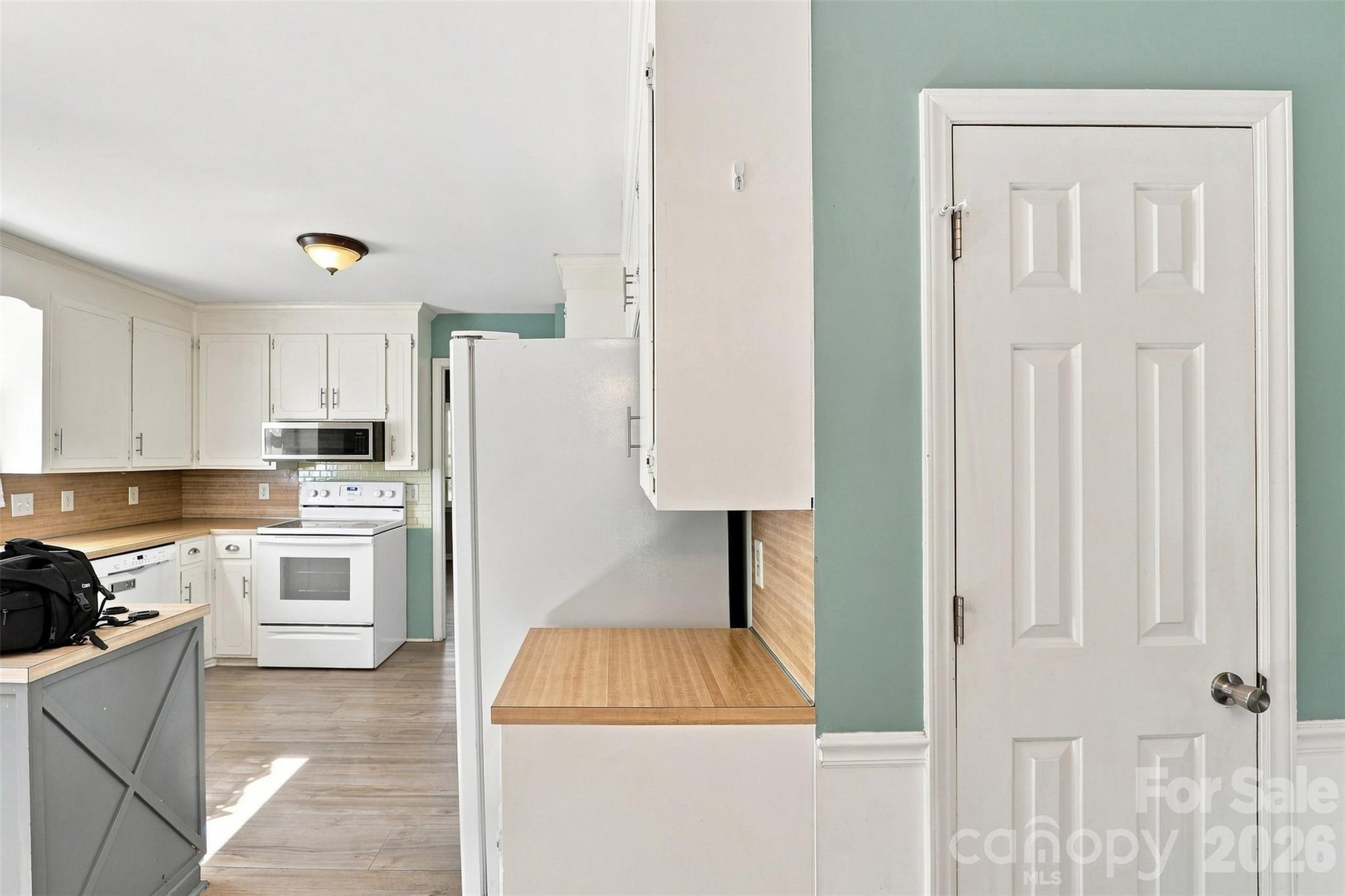 1405 Woodlark Place Property Photo 8