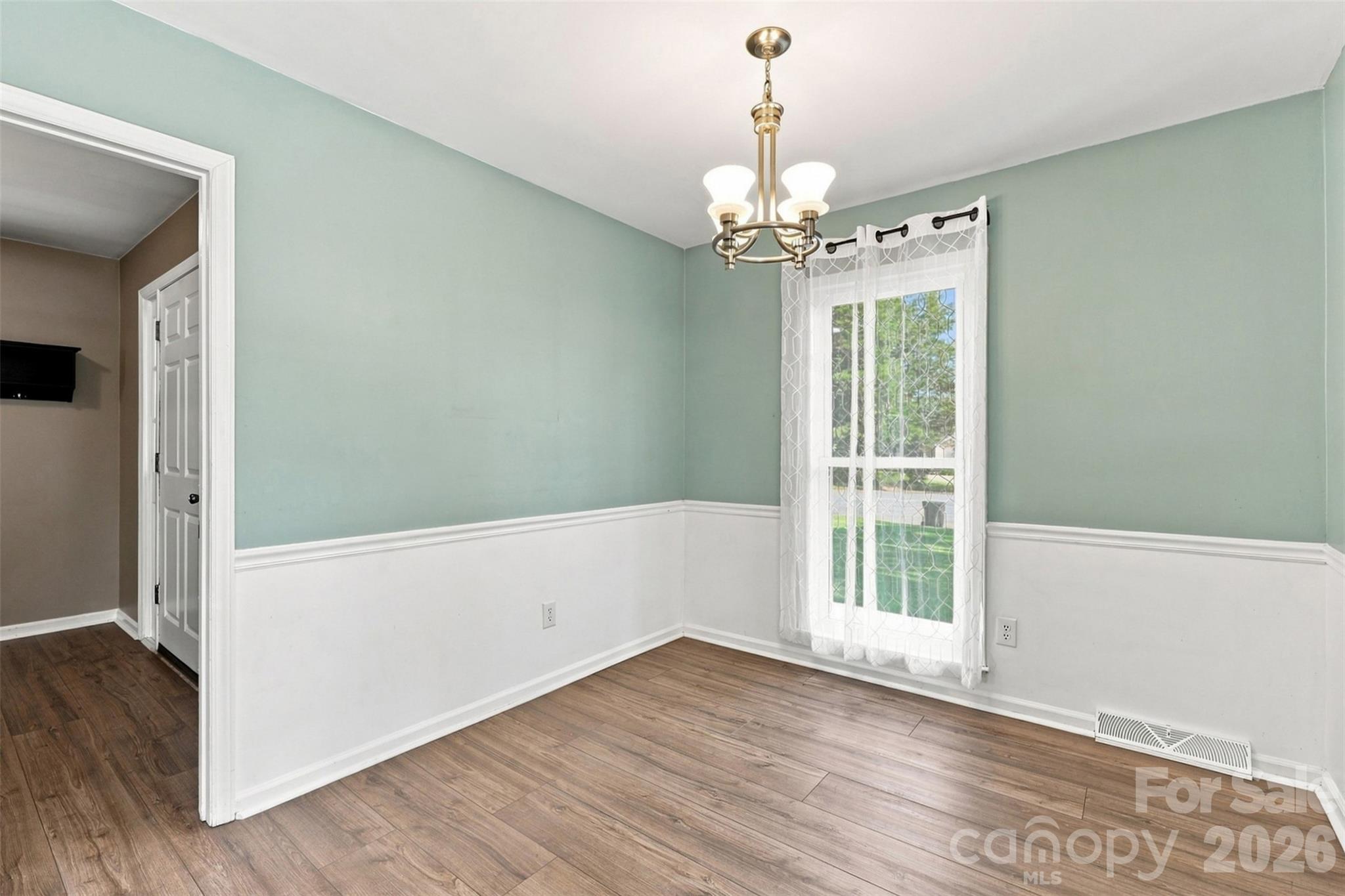 1405 Woodlark Place Property Photo 11