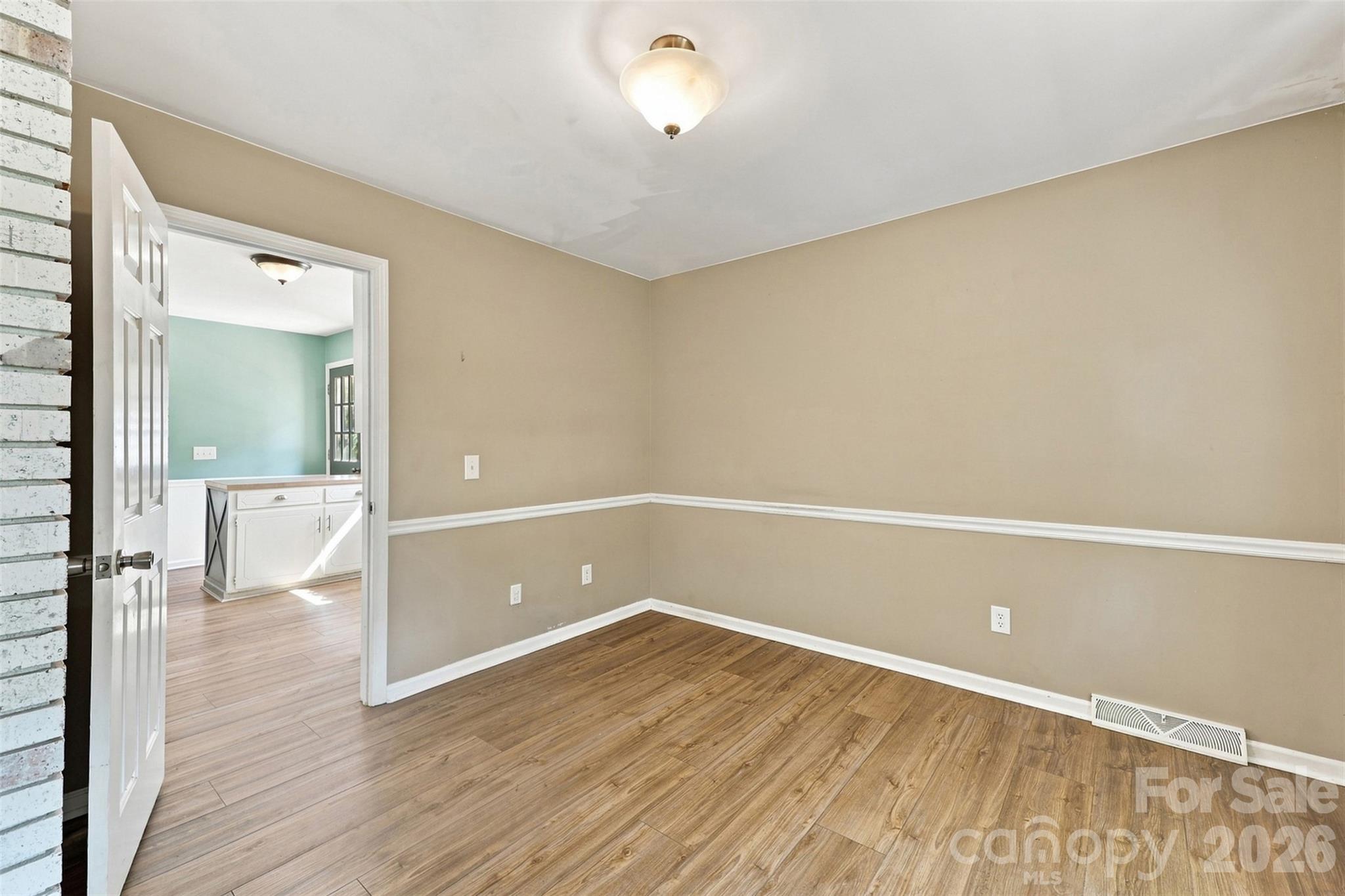 1405 Woodlark Place Property Photo 12
