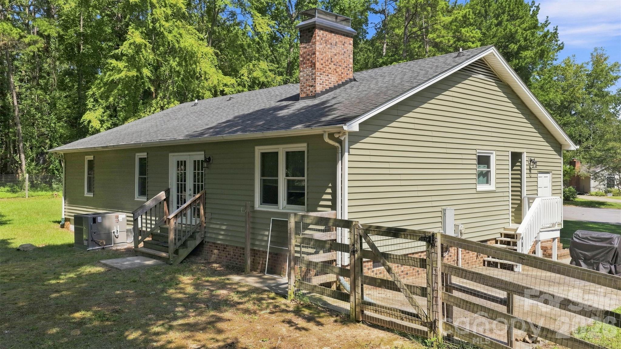 1405 Woodlark Place Property Photo 28
