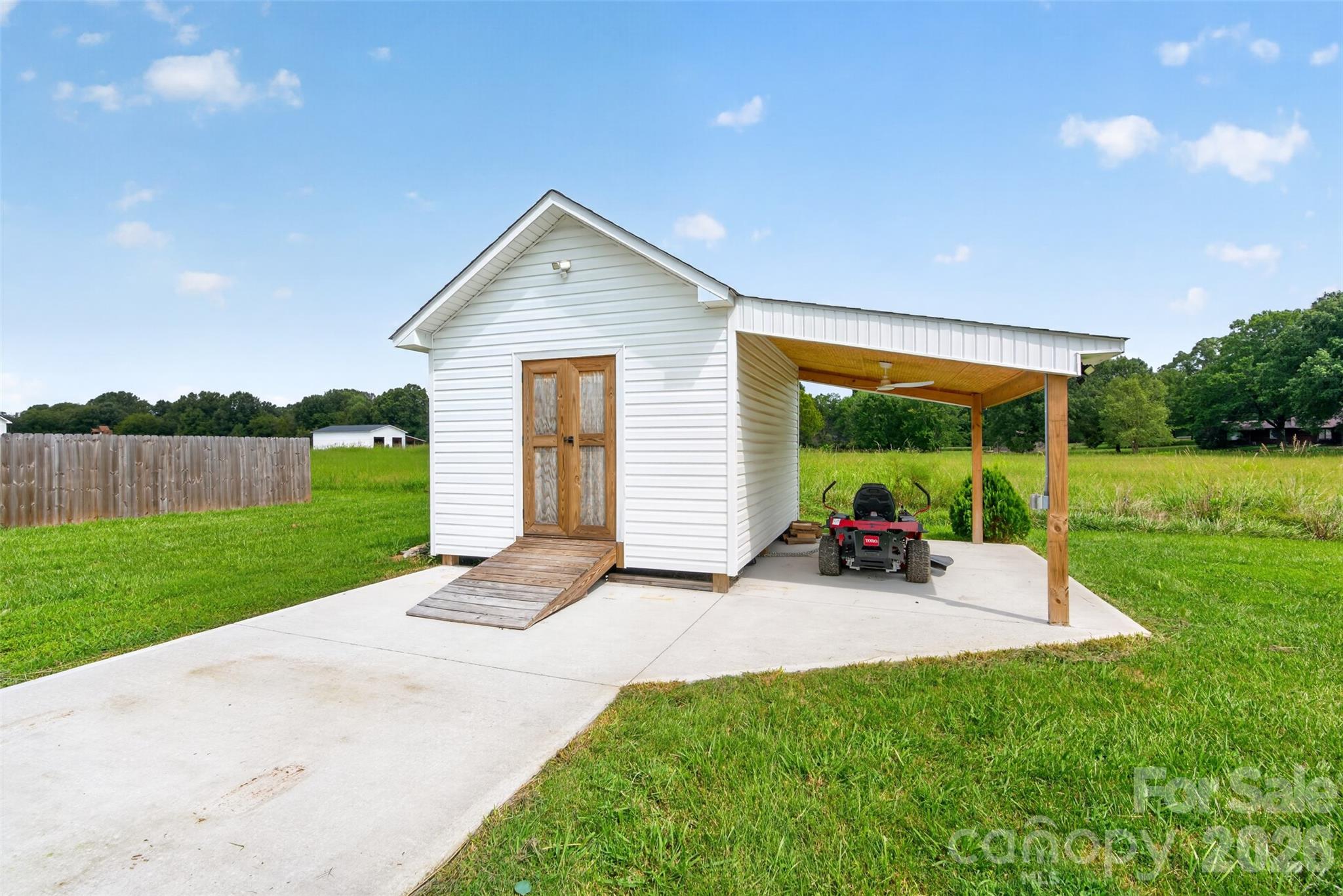 901 Hasty Road Property Photo 15