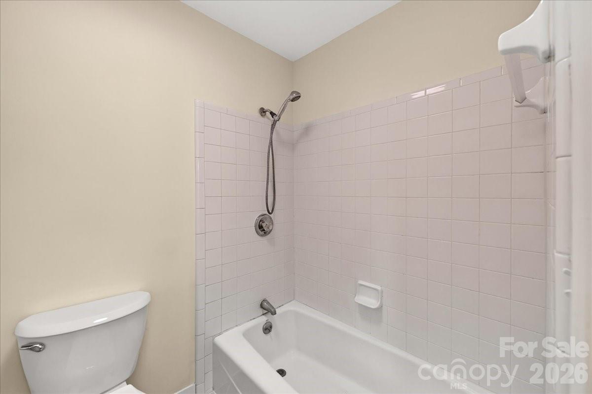 301 Queens Road 106 Property Photo 23
