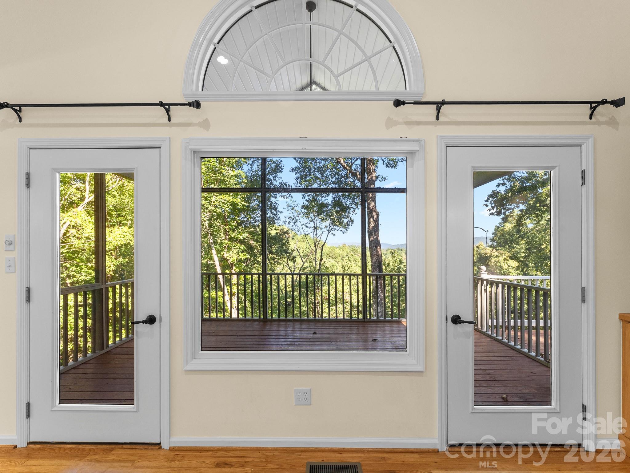 1001 Stone Drive Property Photo 4