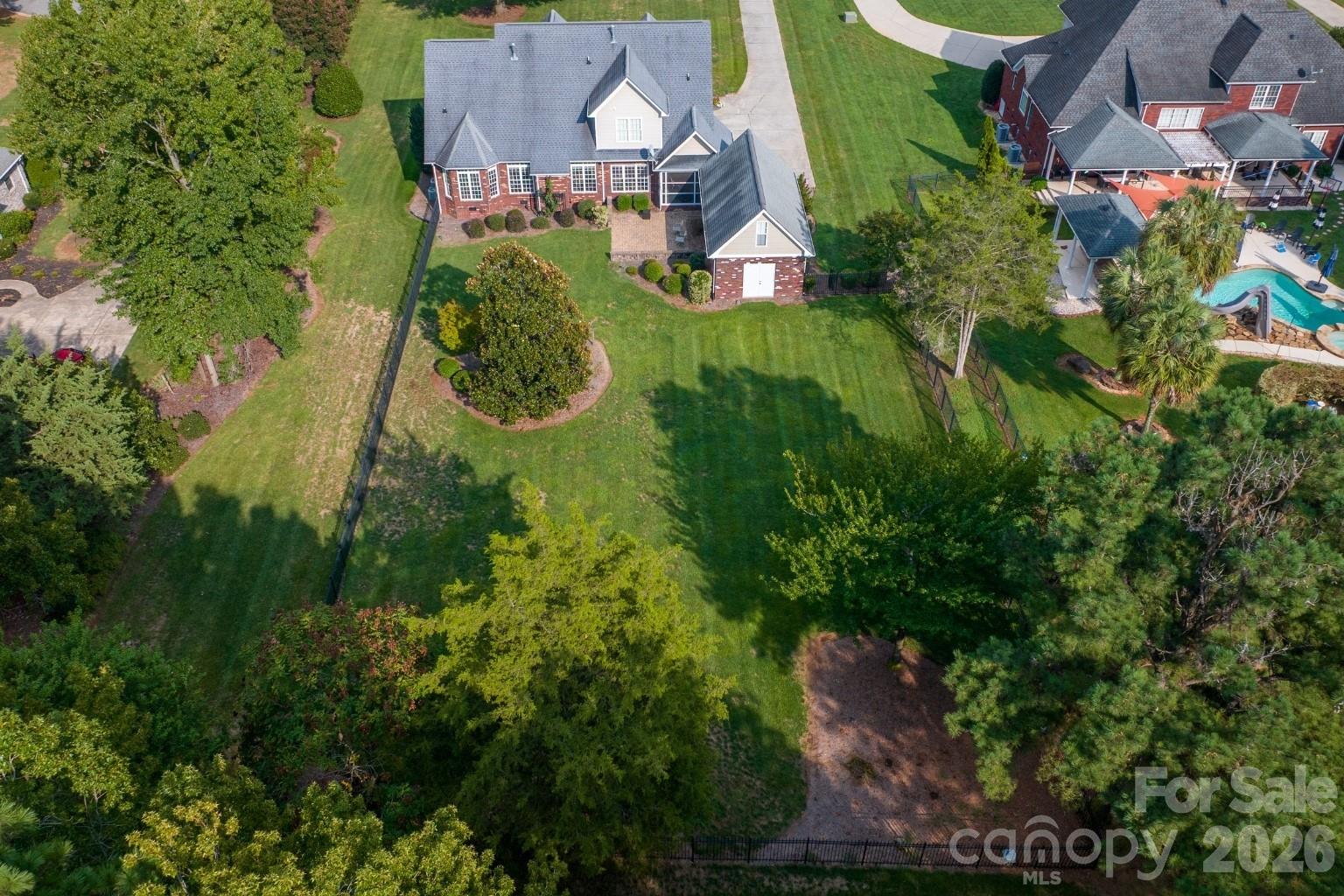 1927 Windmere Drive Property Photo 3