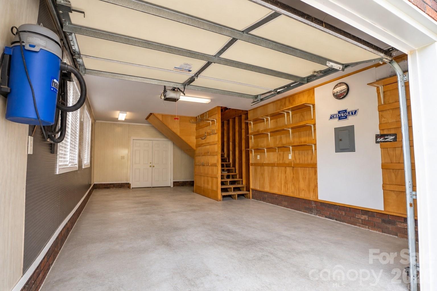 1927 Windmere Drive Property Photo 40